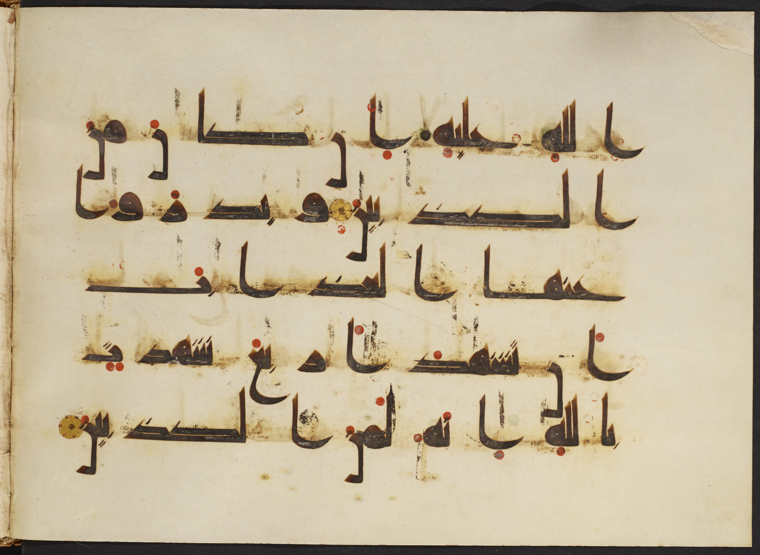 Copenhagen, Det Kongelige Bibliotek, Cod. Arab. 36 (Scan 2), in kūfī D.I script, showing Surah 24:7 from Mid 8th to Late 10th Century AD found in Egypt, currently housed at Det Kongelige Bibliotek (The Royal Library), Copenhagen
