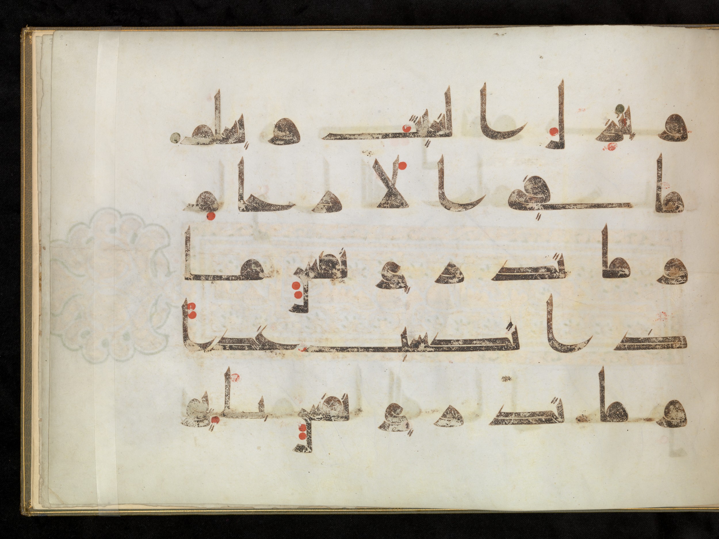 Copenhagen, Det Kongelige Bibliotek, Cod. Arab. 36 (Scan 1), in kūfī D.I script, showing Surah 31:34 from Mid 8th to Late 10th Century AD found in Egypt, currently housed at Det Kongelige Bibliotek (The Royal Library), Copenhagen