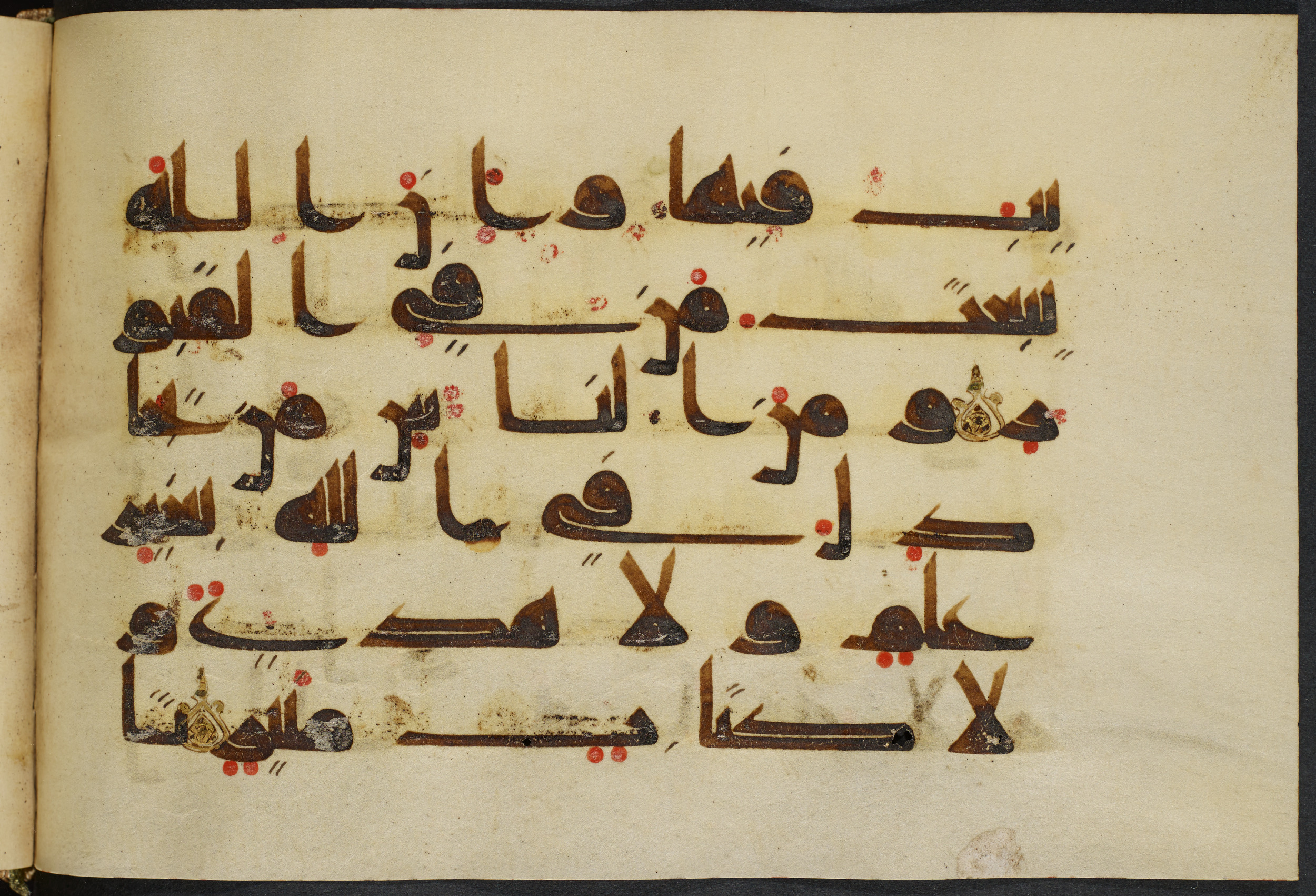 Copenhagen, Det Kongelige Bibliotek, Cod. Arab. 36 (Scan 2), in kūfī D.I script, showing Surah 22:7 from Mid 8th to Late 10th Century AD found in Egypt, currently housed at Det Kongelige Bibliotek (The Royal Library), Copenhagen