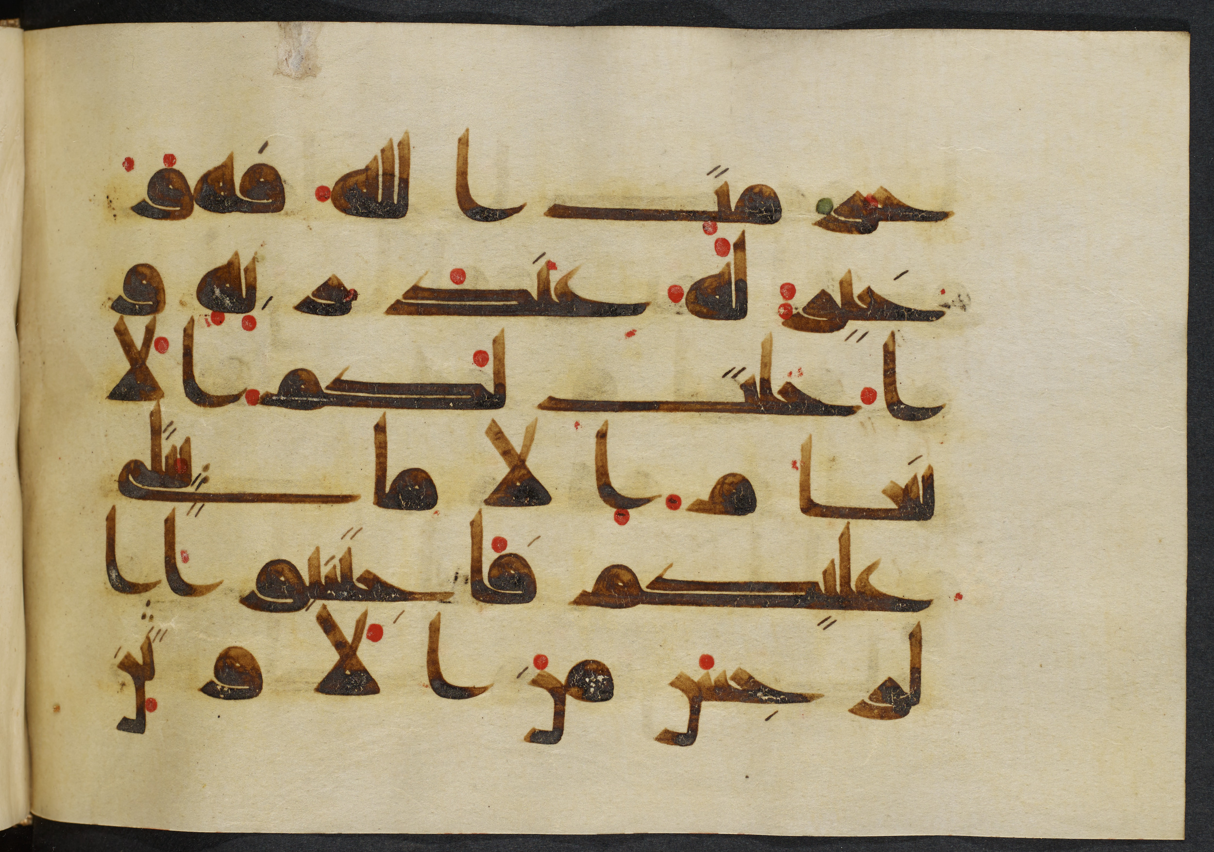 Copenhagen, Det Kongelige Bibliotek, Cod. Arab. 36 (Scan 4), in kūfī D.I script, showing Surah 22:30 from Mid 8th to Late 10th Century AD found in Egypt, currently housed at Det Kongelige Bibliotek (The Royal Library), Copenhagen