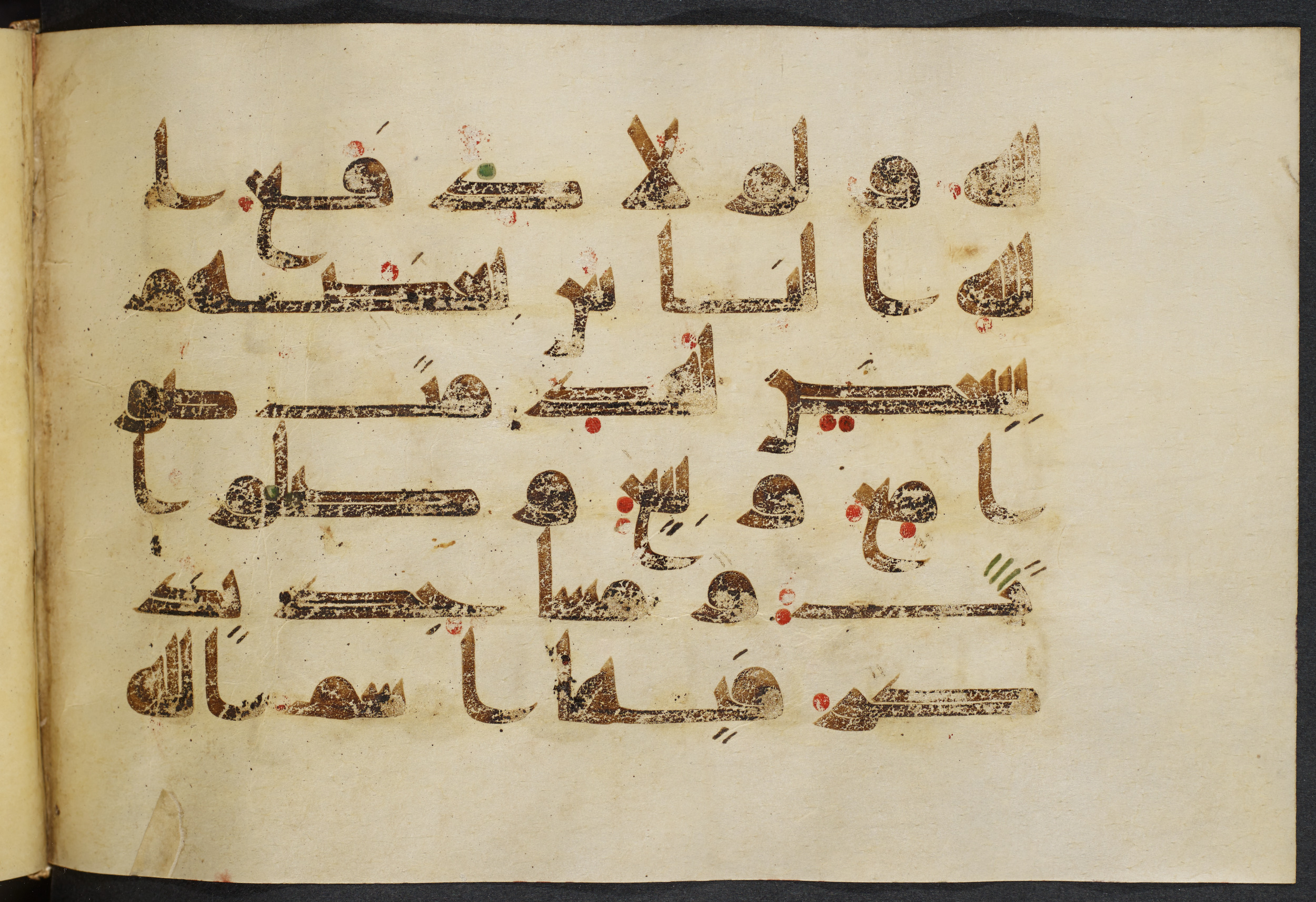 Copenhagen, Det Kongelige Bibliotek, Cod. Arab. 36 (Scan 2), in kūfī D.I script, showing Surah 22:40 from Mid 8th to Late 10th Century AD found in Egypt, currently housed at Det Kongelige Bibliotek (The Royal Library), Copenhagen