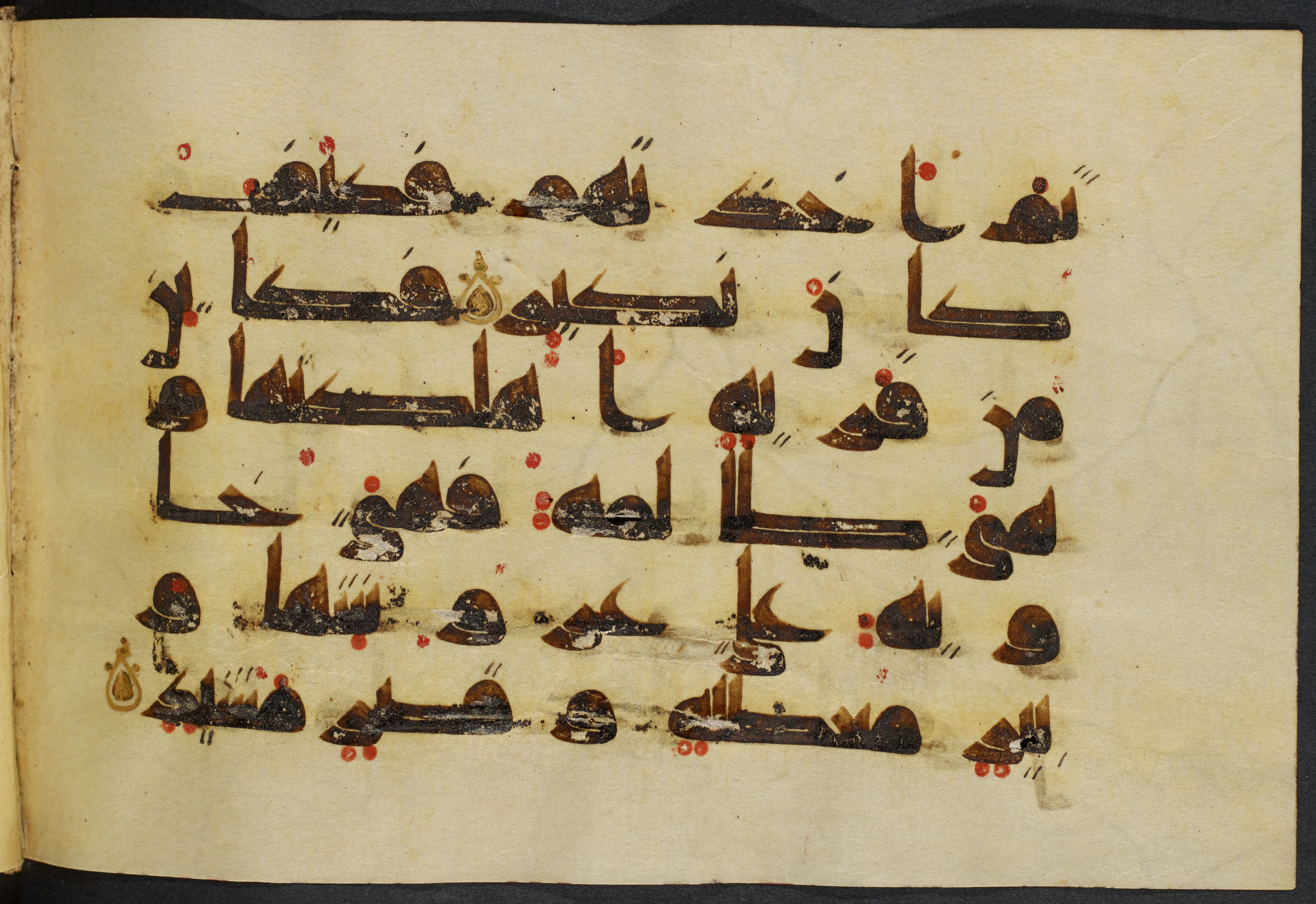 Copenhagen, Det Kongelige Bibliotek, Cod. Arab. 36 (Scan 2), in kūfī D.I script, showing Surah 22:45 from Mid 8th to Late 10th Century AD found in Egypt, currently housed at Det Kongelige Bibliotek (The Royal Library), Copenhagen