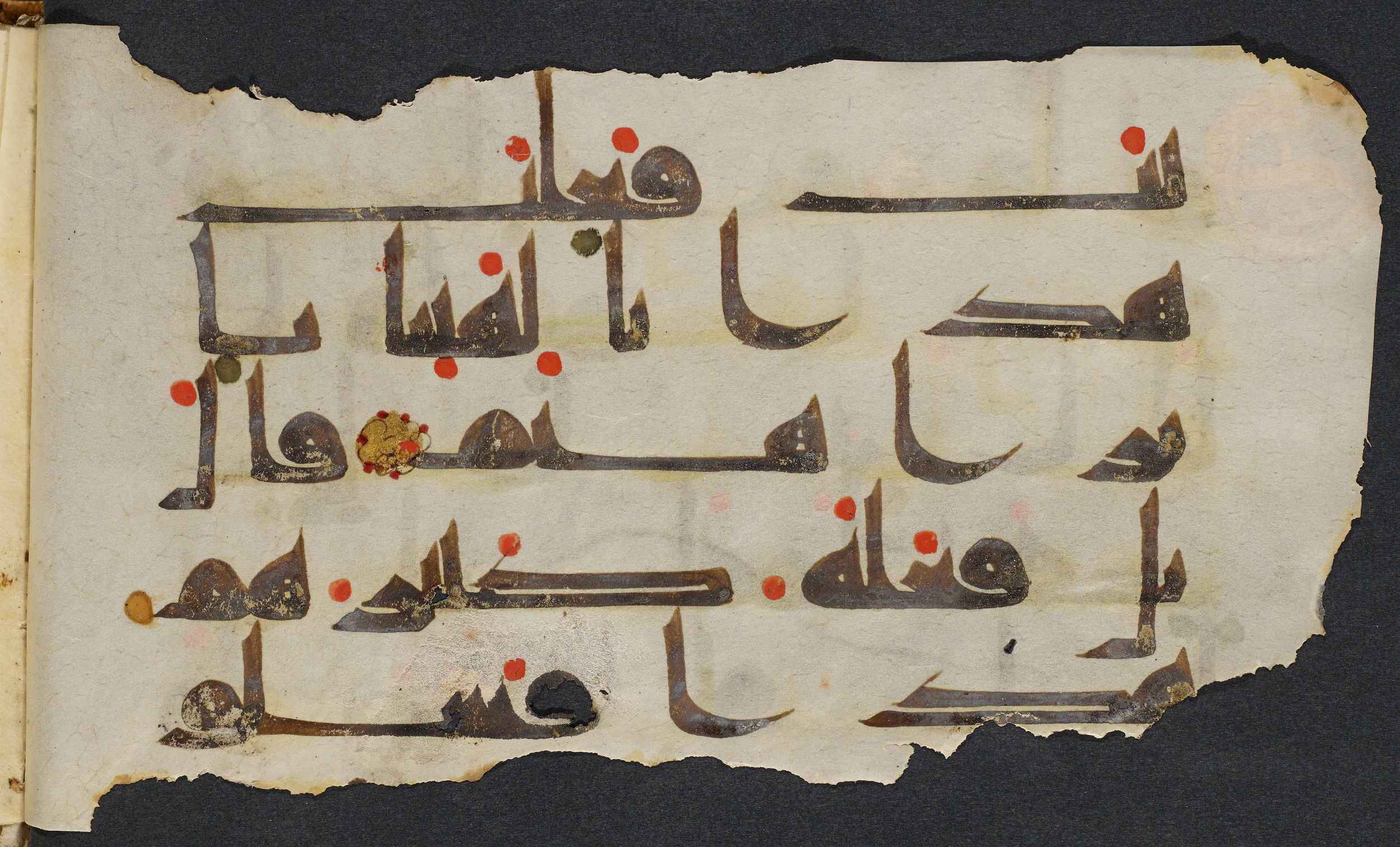Copenhagen, Det Kongelige Bibliotek, Cod. Arab. 36 (Scan 3), in kūfī D.I script, showing Surah 21:63 from Mid 8th to Late 10th Century AD found in Egypt, currently housed at Det Kongelige Bibliotek (The Royal Library), Copenhagen