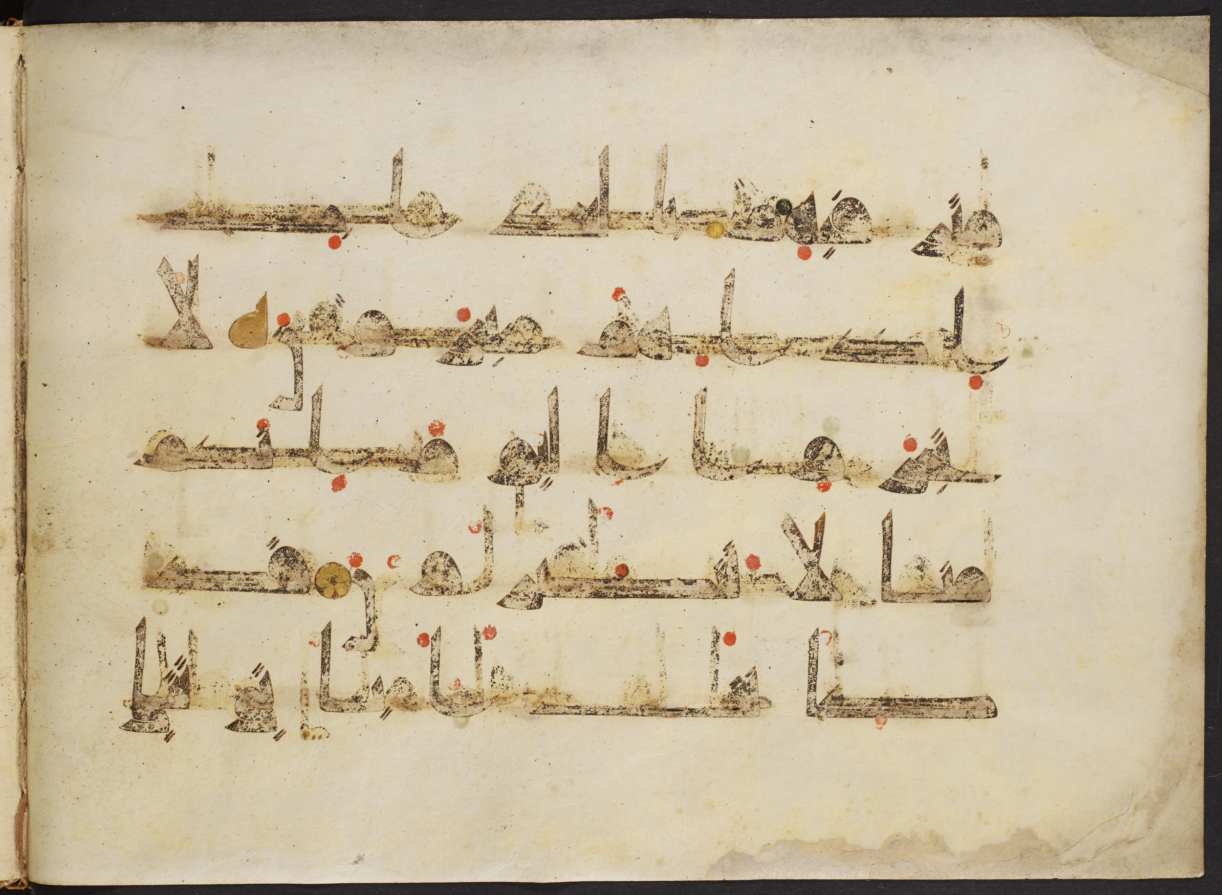 Copenhagen, Det Kongelige Bibliotek, Cod. Arab. 36 (Scan 2), in kūfī D.I script, showing Surah 23:64 from Mid 8th to Late 10th Century AD found in Egypt, currently housed at Det Kongelige Bibliotek (The Royal Library), Copenhagen