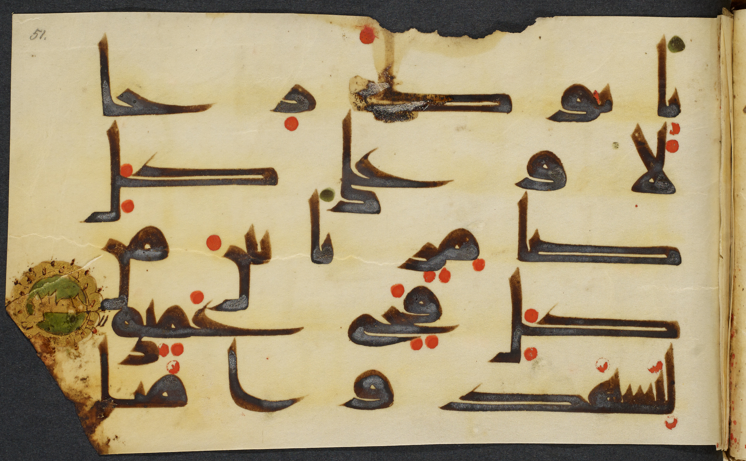 Copenhagen, Det Kongelige Bibliotek, Cod. Arab. 36 (Scan 4), in kūfī D.I script, showing Surah 22:28 from Mid 8th to Late 10th Century AD found in Egypt, currently housed at Det Kongelige Bibliotek (The Royal Library), Copenhagen