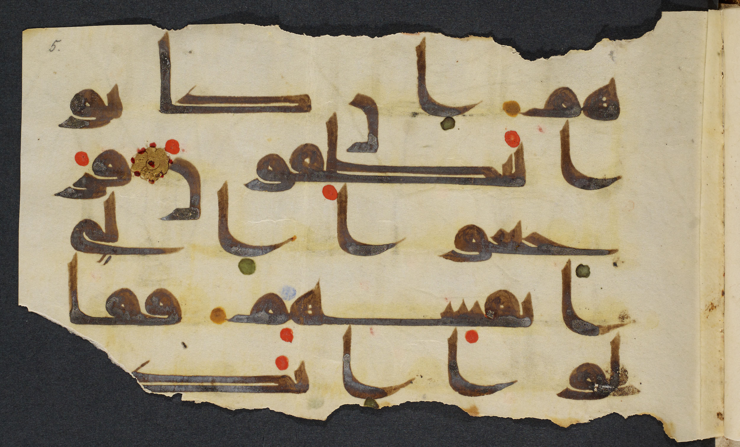Copenhagen, Det Kongelige Bibliotek, Cod. Arab. 36 (Scan 4), in kūfī D.I script, showing Surah 21:63 from Mid 8th to Late 10th Century AD found in Egypt, currently housed at Det Kongelige Bibliotek (The Royal Library), Copenhagen