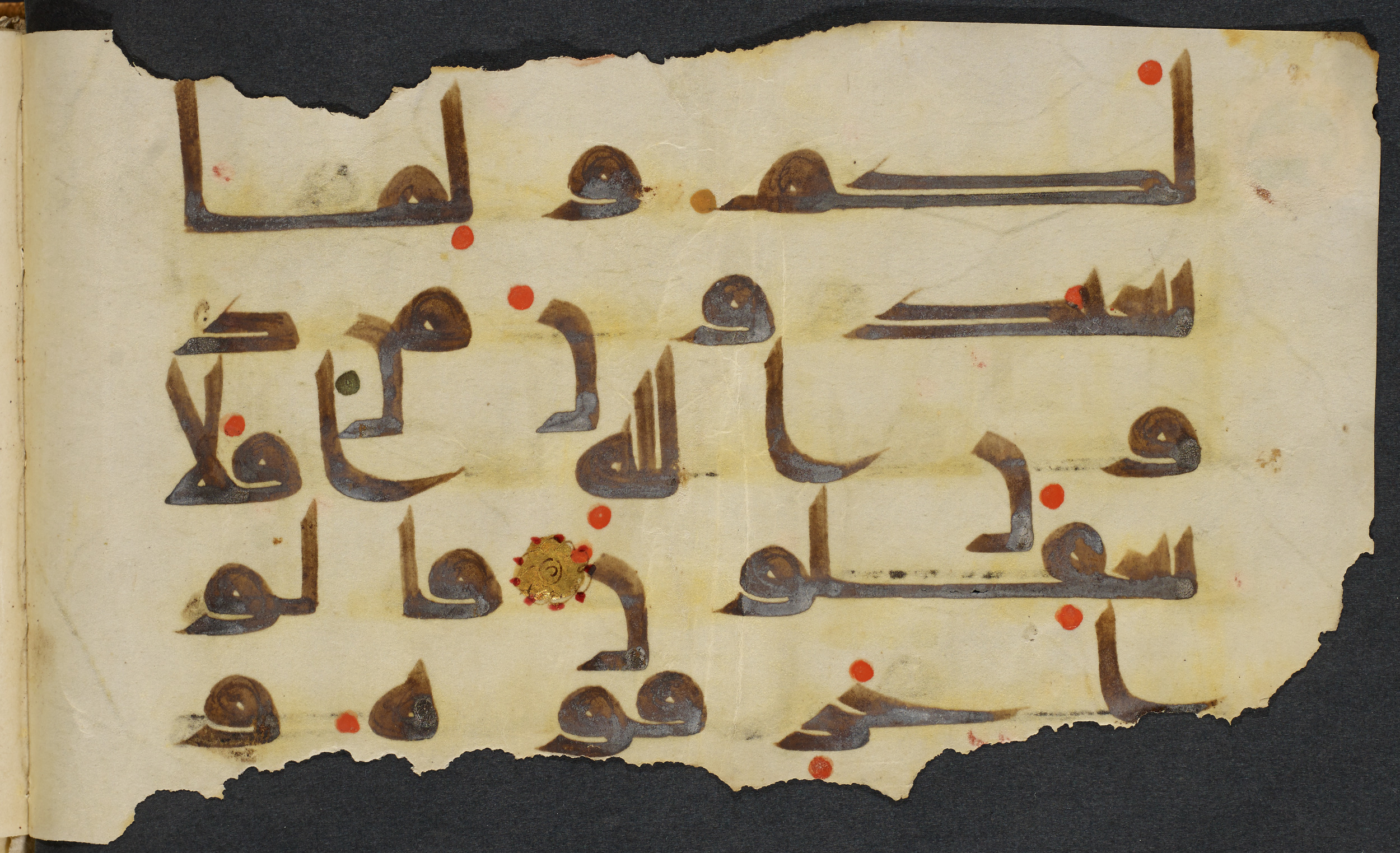Copenhagen, Det Kongelige Bibliotek, Cod. Arab. 36 (Scan 4), in kūfī D.I script, showing Surah 21:67 from Mid 8th to Late 10th Century AD found in Egypt, currently housed at Det Kongelige Bibliotek (The Royal Library), Copenhagen