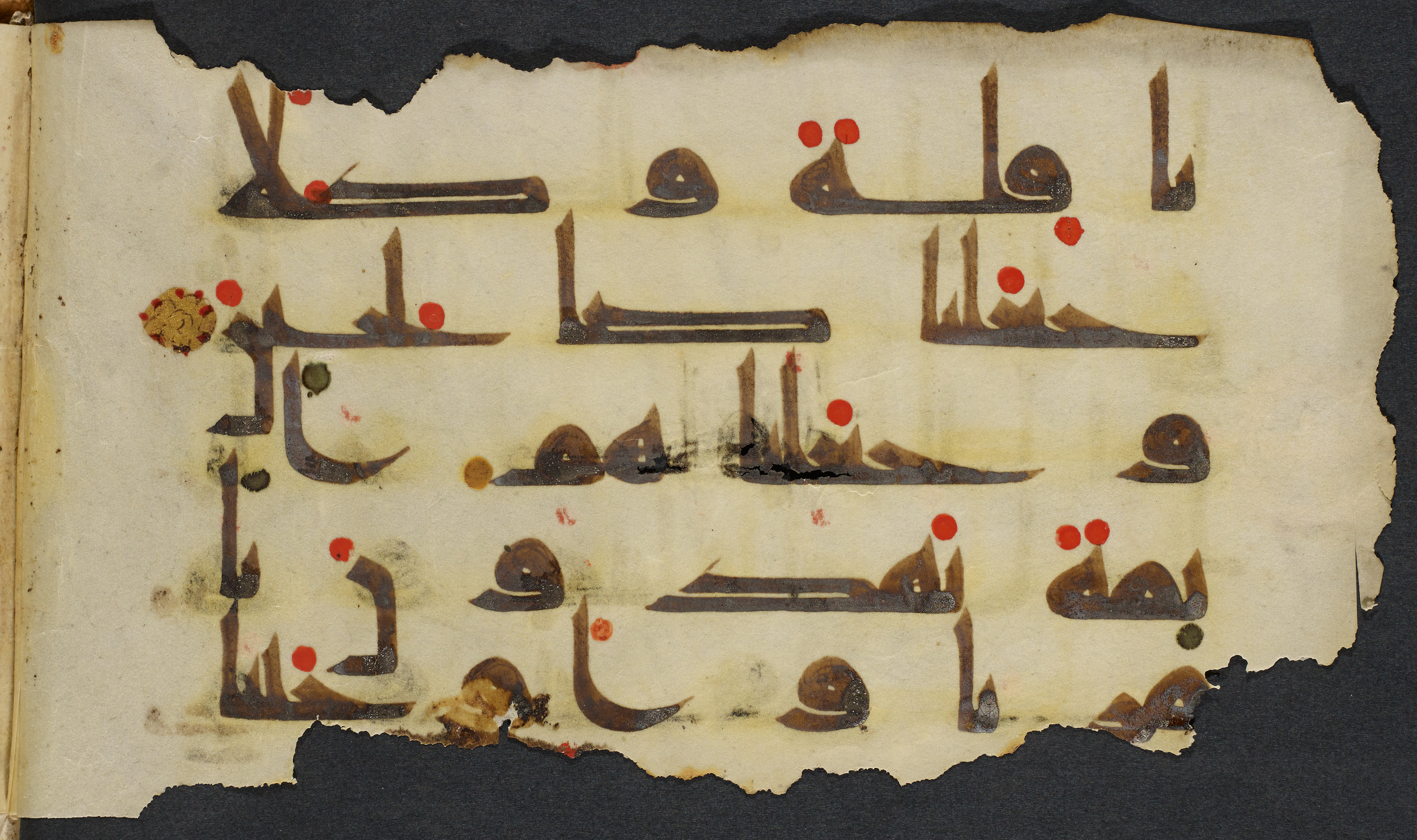 Copenhagen, Det Kongelige Bibliotek, Cod. Arab. 36 (Scan 4), in kūfī D.I script, showing Surah 21:73 from Mid 8th to Late 10th Century AD found in Egypt, currently housed at Det Kongelige Bibliotek (The Royal Library), Copenhagen