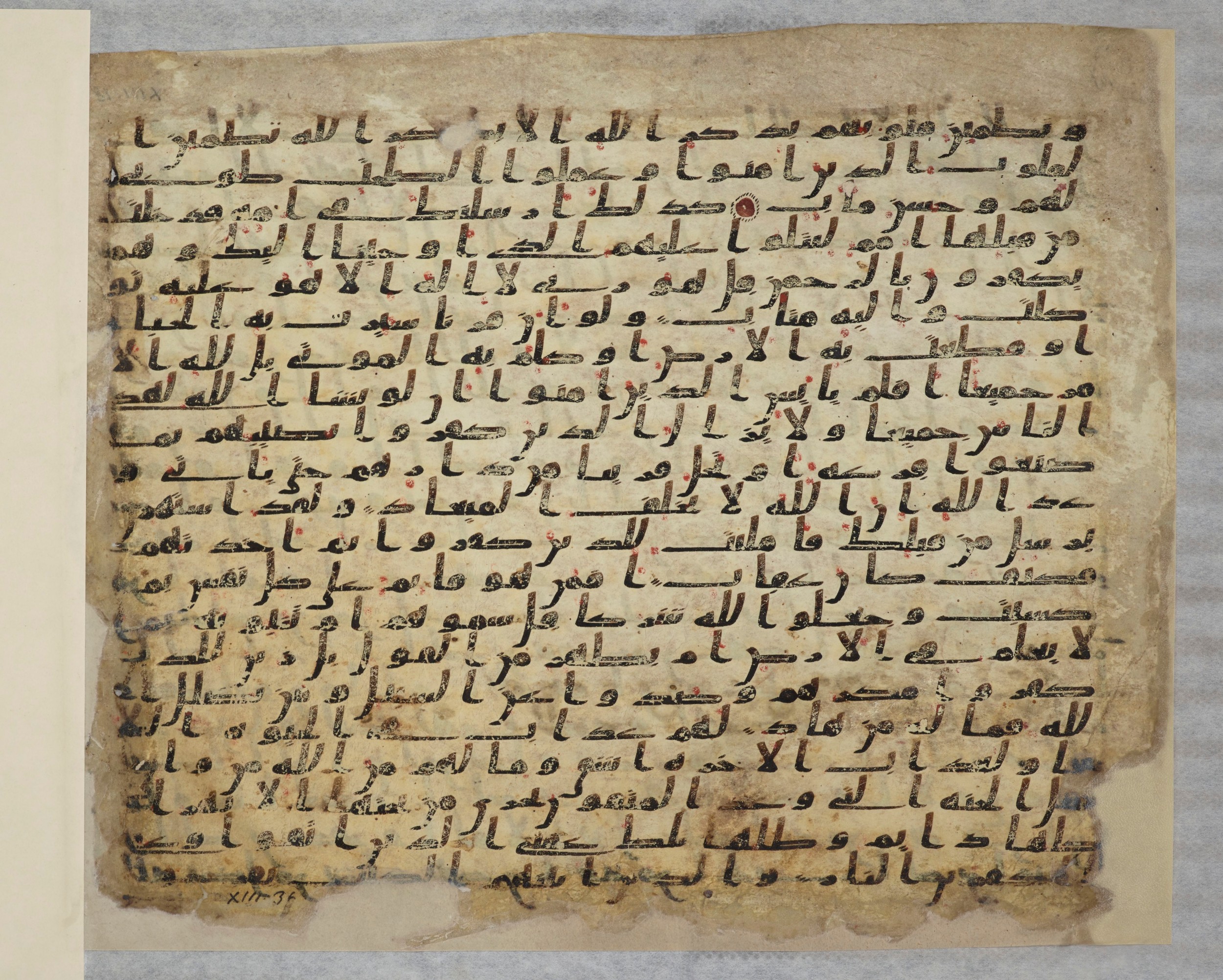 Paris, Bibliothèque nationale de France, Arabe 334 (c) (Scan 2), in Ḥiǧāzī IV script, showing Surah 13:33 from 8th to 9th Century AD found in Fustat (Old Cairo), Egypt, currently housed at Bibliothèque nationale de France, Paris