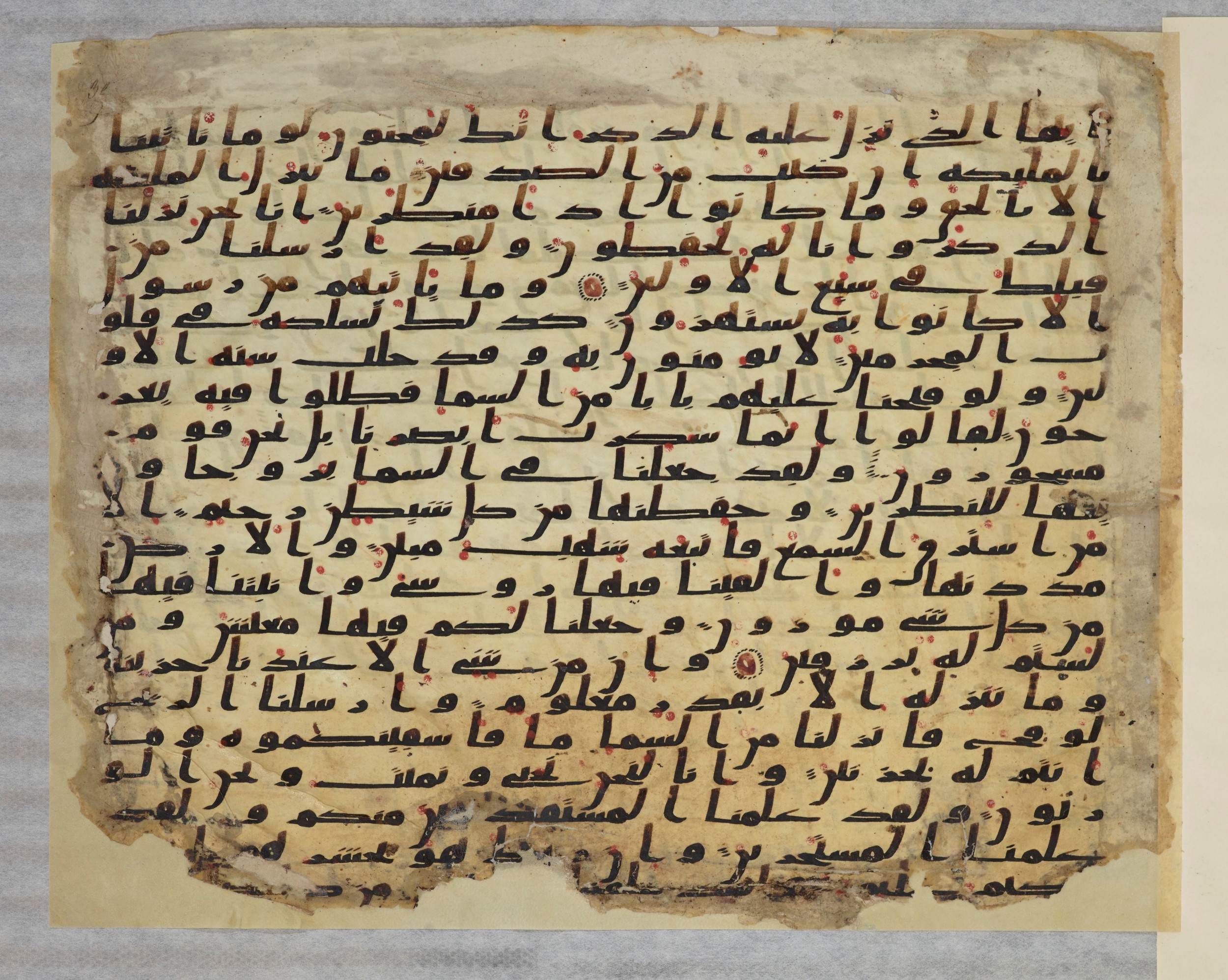 Paris, Bibliothèque nationale de France, Arabe 334 (c) (Scan 2), in Ḥiǧāzī IV script, showing Surah 15:13 from 8th to 9th Century AD found in Fustat (Old Cairo), Egypt, currently housed at Bibliothèque nationale de France, Paris