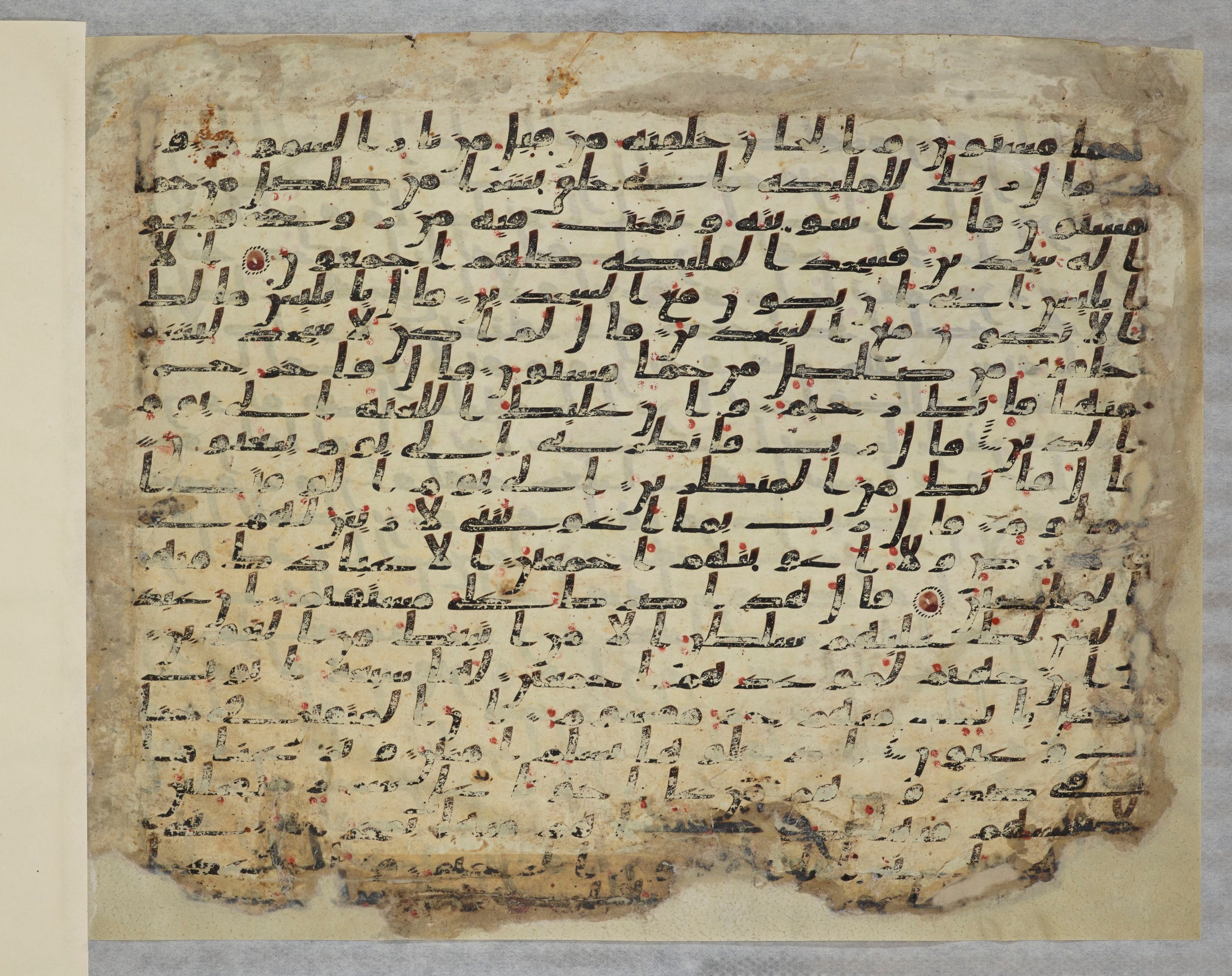 Paris, Bibliothèque nationale de France, Arabe 334 (c) (Scan 2), in Ḥiǧāzī IV script, showing Surah 15:39 from 8th to 9th Century AD found in Fustat (Old Cairo), Egypt, currently housed at Bibliothèque nationale de France, Paris