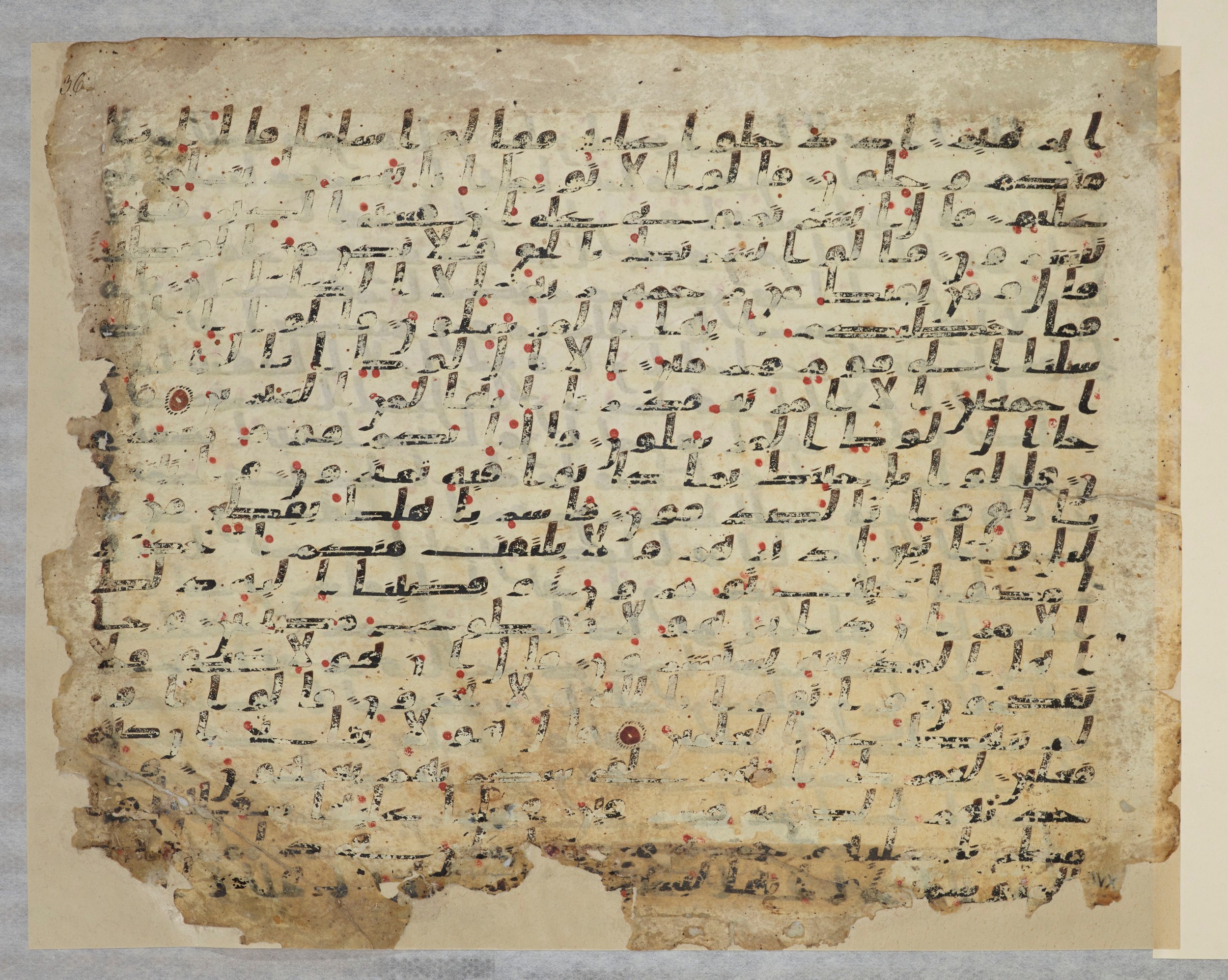 Paris, Bibliothèque nationale de France, Arabe 334 (c) (Scan 2), in Ḥiǧāzī IV script, showing Surah 15:71 from 8th to 9th Century AD found in Fustat (Old Cairo), Egypt, currently housed at Bibliothèque nationale de France, Paris