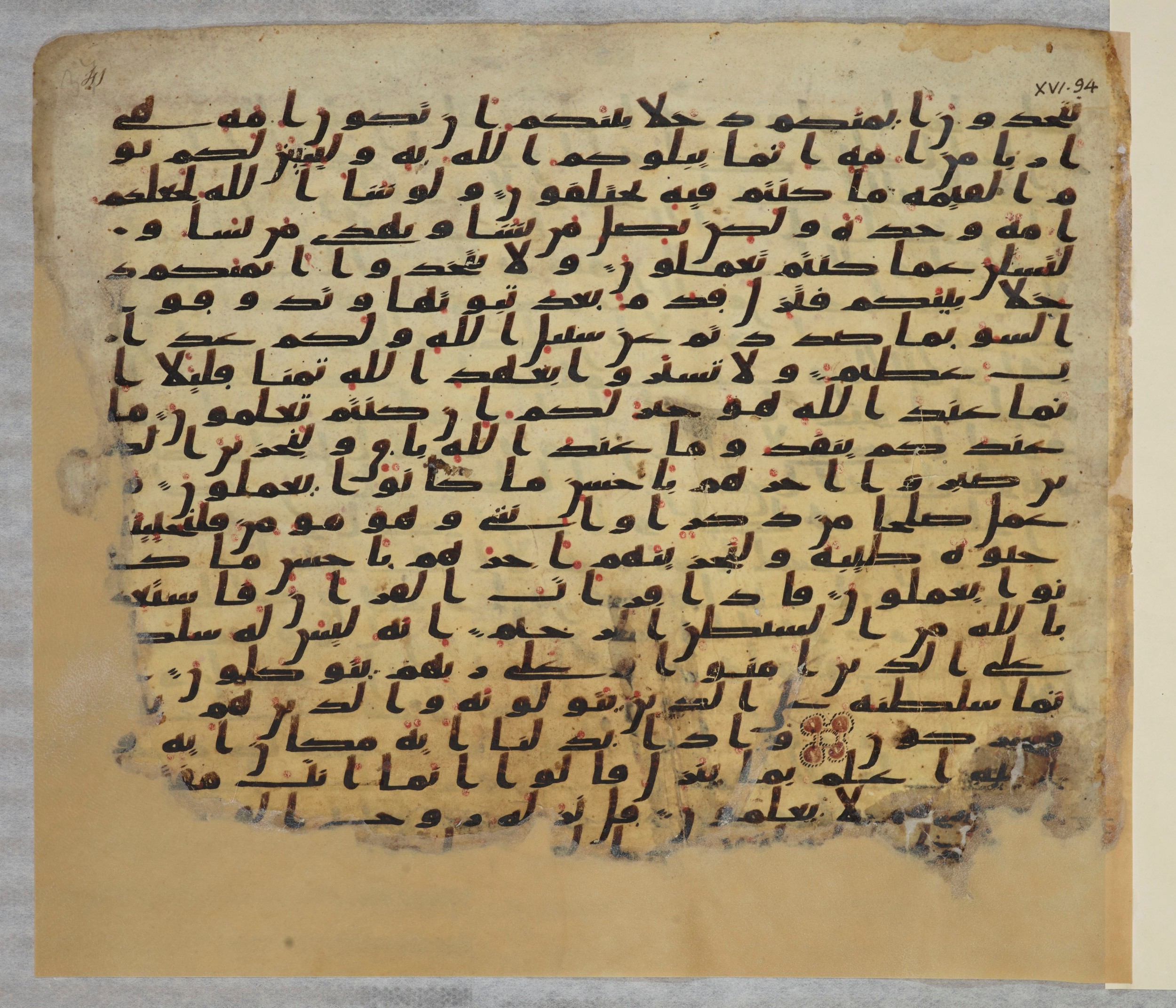 Paris, Bibliothèque nationale de France, Arabe 334 (c) (Scan 2), in Ḥiǧāzī IV script, showing Surah 16:97 from 8th to 9th Century AD found in Fustat (Old Cairo), Egypt, currently housed at Bibliothèque nationale de France, Paris