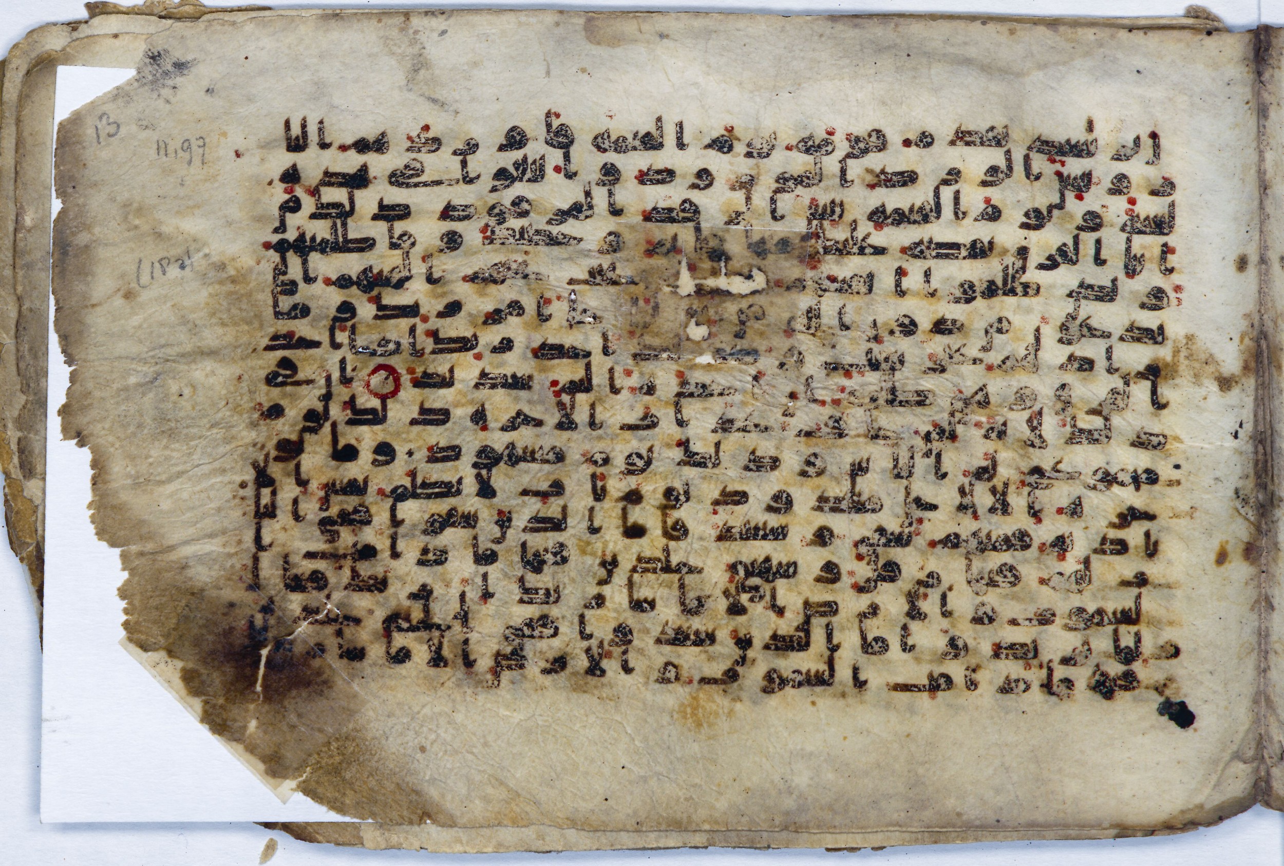 Leiden, Universiteitsbibliotheek Leiden, Or. 6814, in kūfī B.II script, showing Surah 11:98 from 8th to 9th Century AD found in Unknown (Purchased in Oegstgeest, Netherlands), currently housed at Universiteitsbibliotheek Leiden, Leiden