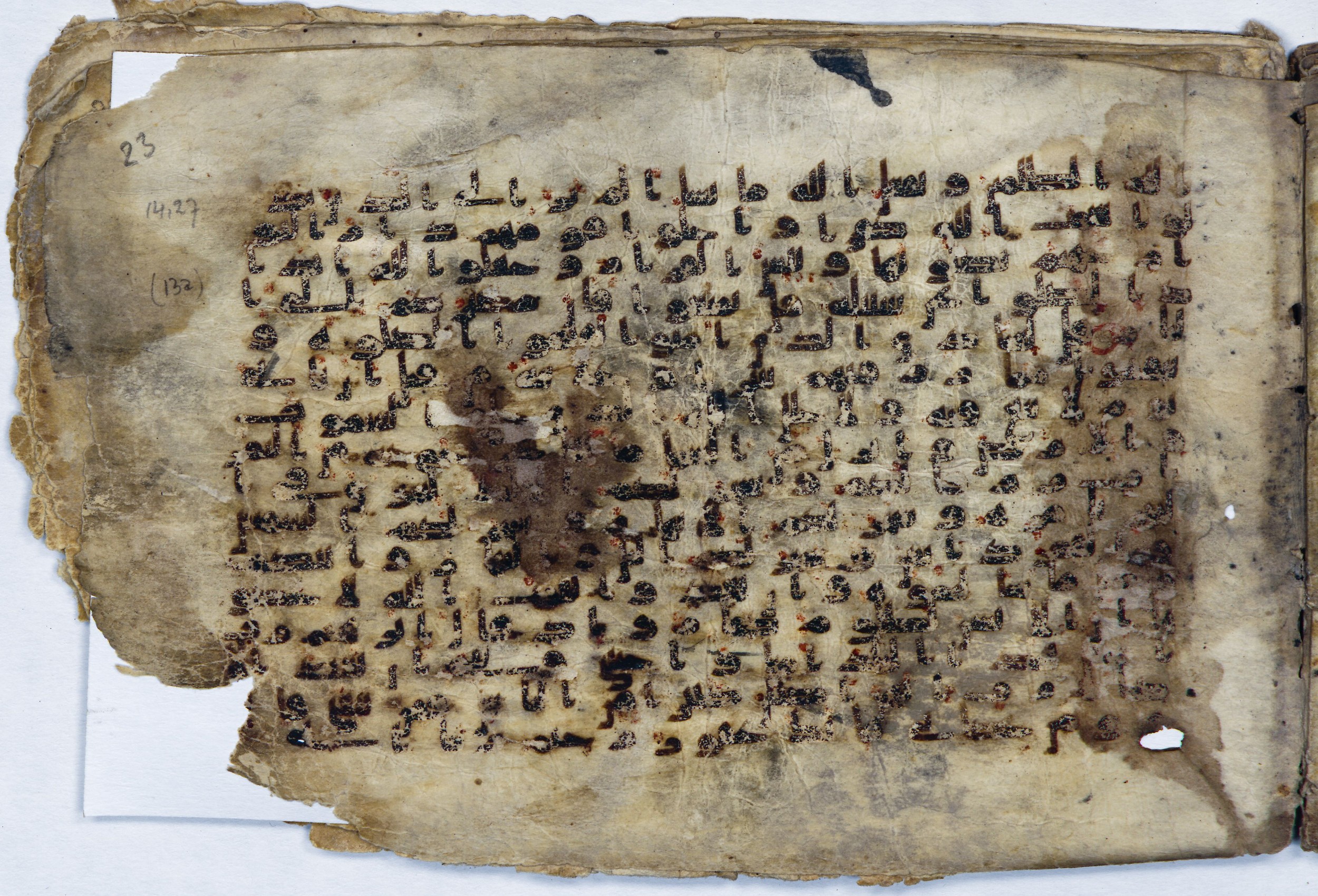 Leiden, Universiteitsbibliotheek Leiden, Or. 6814, in kūfī B.II script, showing Surah 14:32 from 8th to 9th Century AD found in Unknown (Purchased in Oegstgeest, Netherlands), currently housed at Universiteitsbibliotheek Leiden, Leiden