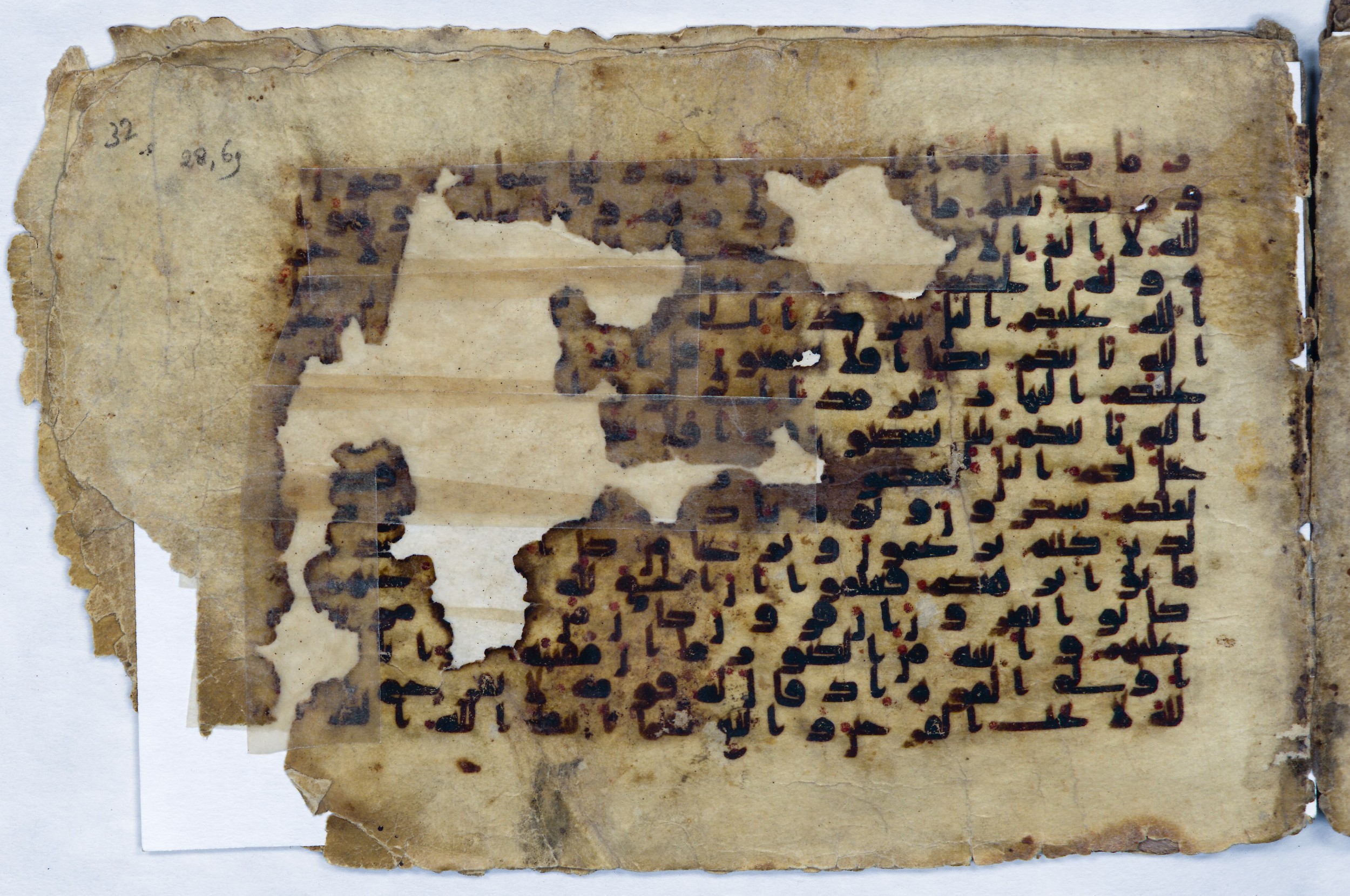 Leiden, Universiteitsbibliotheek Leiden, Or. 6814, in kūfī B.II script, showing Surah 28:71 from 8th to 9th Century AD found in Unknown (Purchased in Oegstgeest, Netherlands), currently housed at Universiteitsbibliotheek Leiden, Leiden