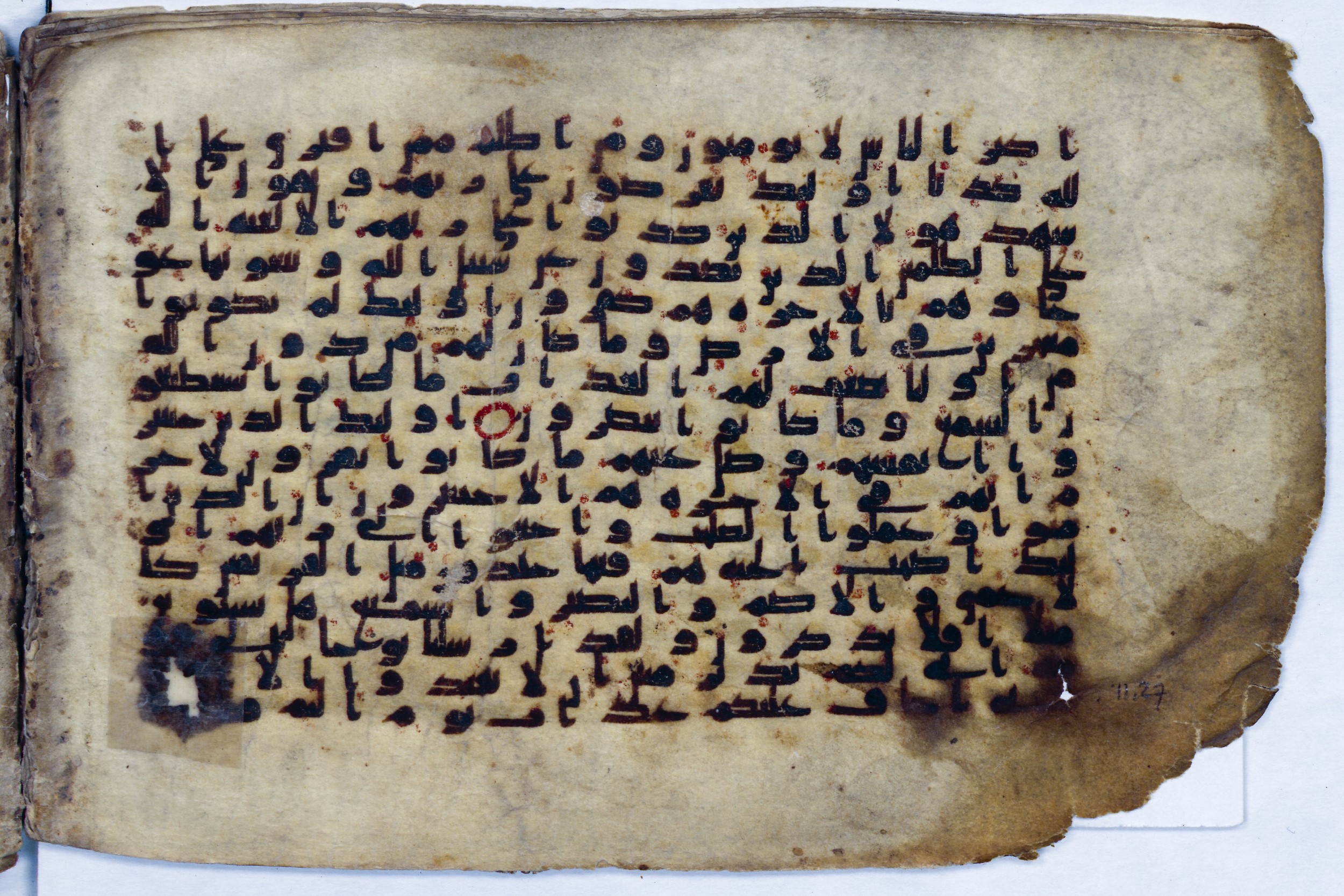 Leiden, Universiteitsbibliotheek Leiden, Or. 6814, in kūfī B.II script, showing Surah 11:21 from 8th to 9th Century AD found in Unknown (Purchased in Oegstgeest, Netherlands), currently housed at Universiteitsbibliotheek Leiden, Leiden