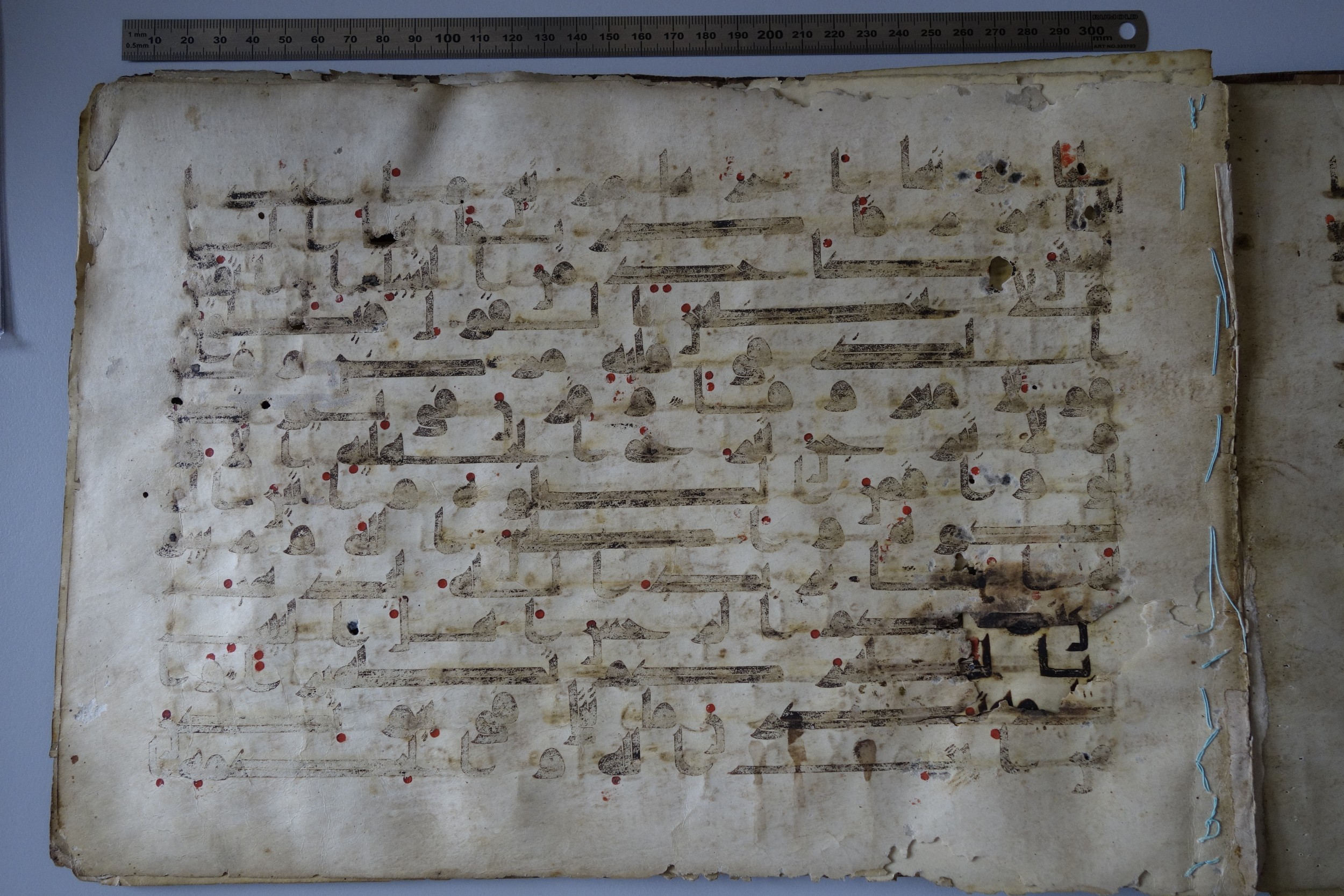 München, Bayerische Staatsbibliothek, Cod.arab. 2817, in Kufic (D IV) script, showing Surah 33:32 from 8th to 9th Century AD found in Damascus, currently housed at Bayerische Staatsbibliothek, München
