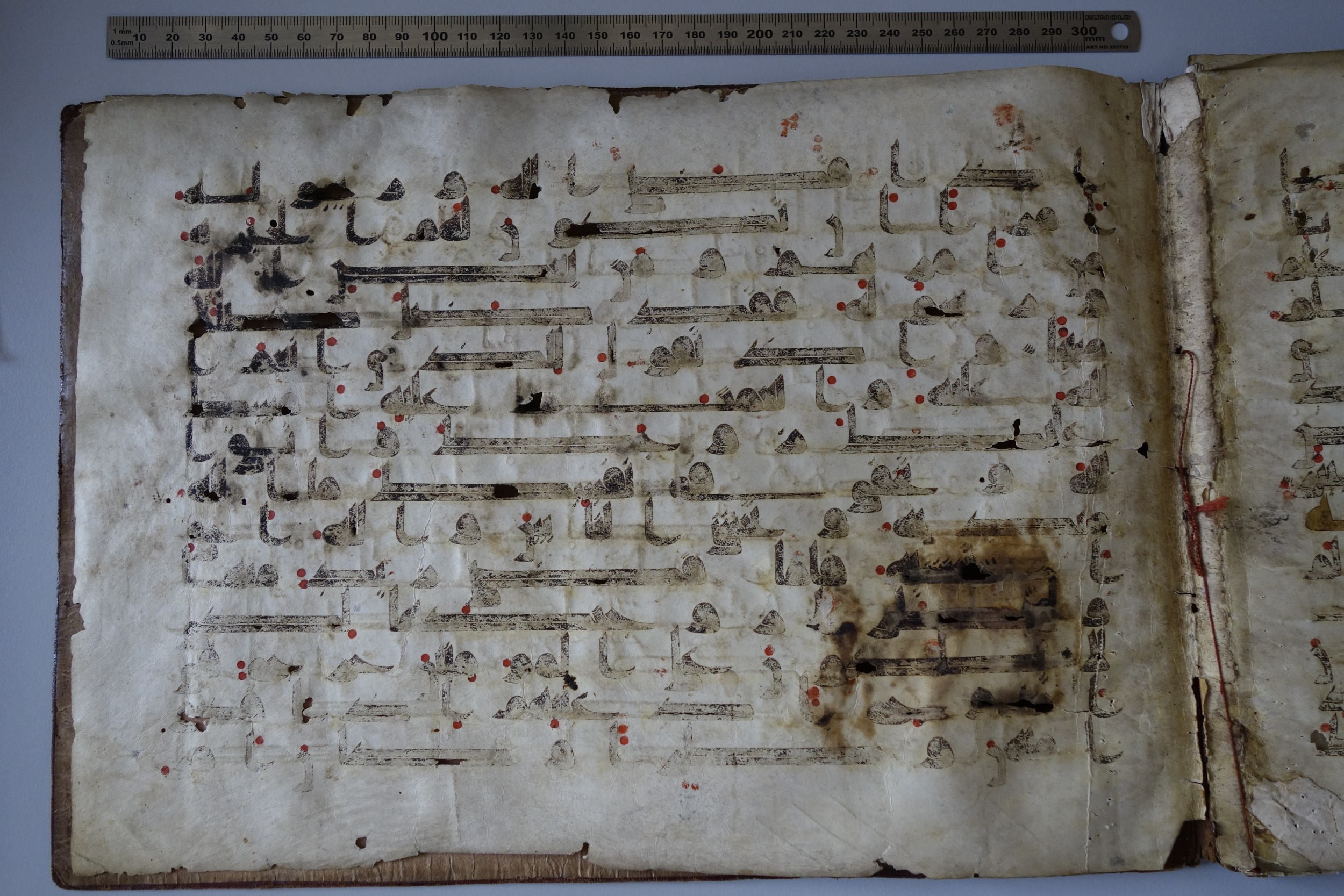 München, Bayerische Staatsbibliothek, Cod.arab. 2817 (Scan 2), in Kufic (D IV) script, showing Surah 33:37 from 8th to 9th Century AD found in Damascus, currently housed at Bayerische Staatsbibliothek, München