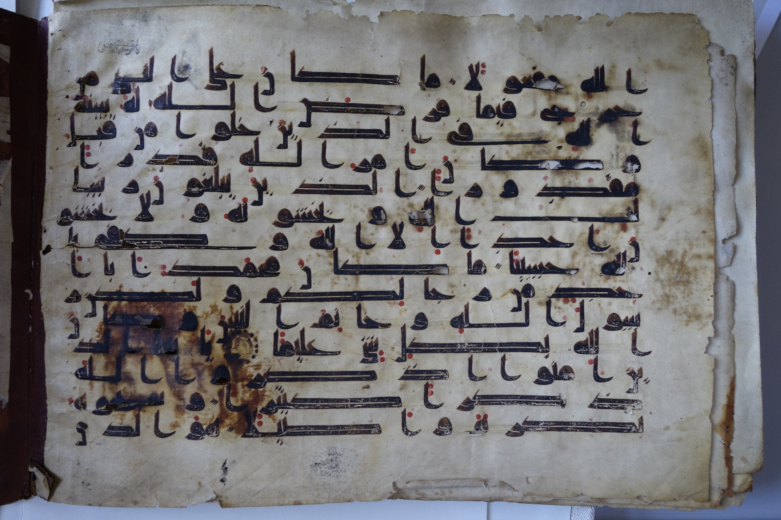 München, Bayerische Staatsbibliothek, Cod.arab. 2817, in Kufic (D IV) script, showing Surah 33:39 from 8th to 9th Century AD found in Damascus, currently housed at Bayerische Staatsbibliothek, München