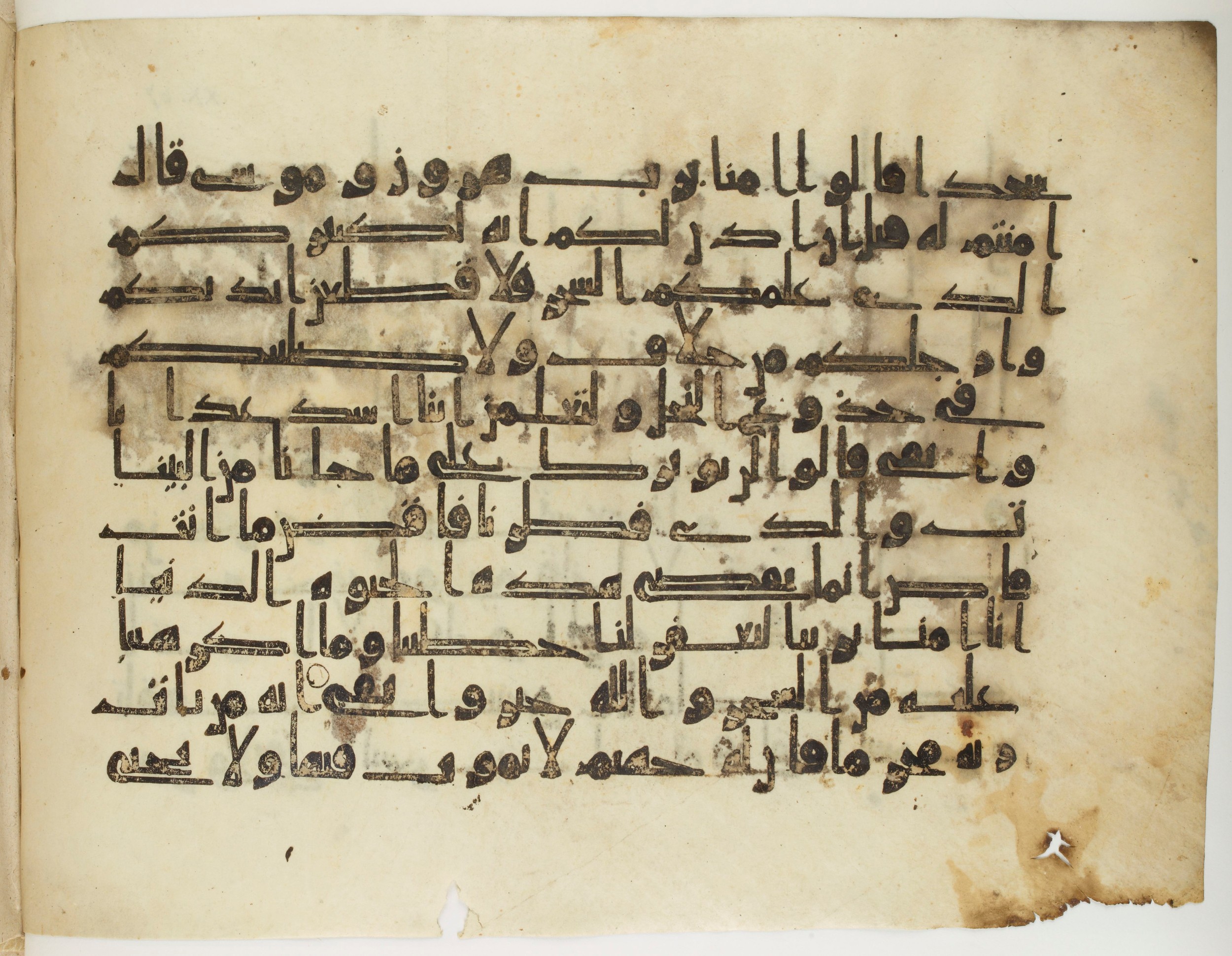 Paris, Bibliothèque nationale de France, Arabe 325 (c), in Unclassified script, showing Surah 20:71 from Mid 8th to Late 9th Century AD found in Fustat (Old Cairo), Egypt, currently housed at Bibliothèque nationale de France, Paris