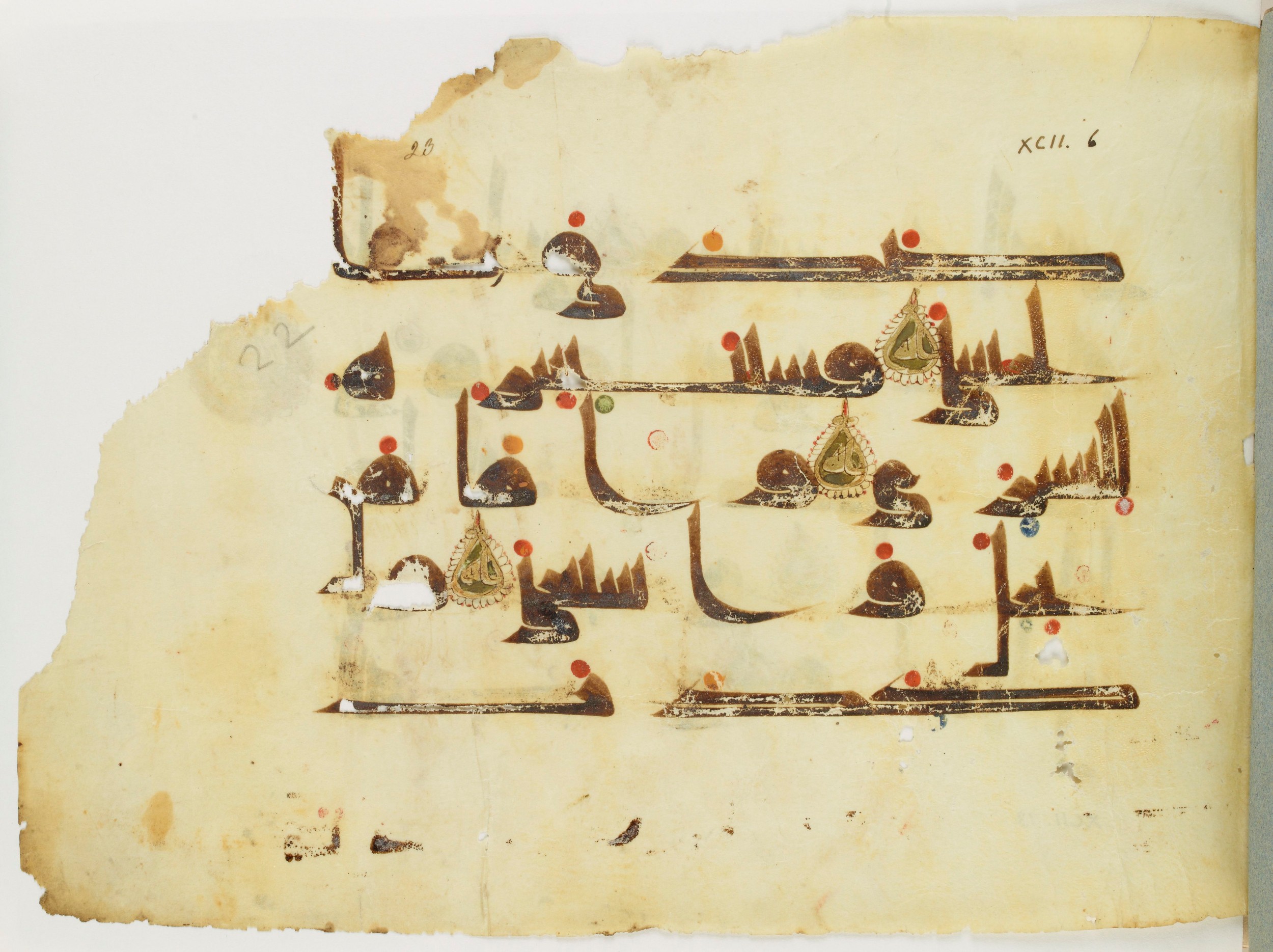 Paris, Bibliothèque nationale de France, Arabe 325 (e), in Kūfī D II script, showing Surah 92:7 from Mid-8th to Late 9th Century AD found in Fustat (Old Cairo), Egypt, currently housed at Bibliothèque nationale de France, Paris