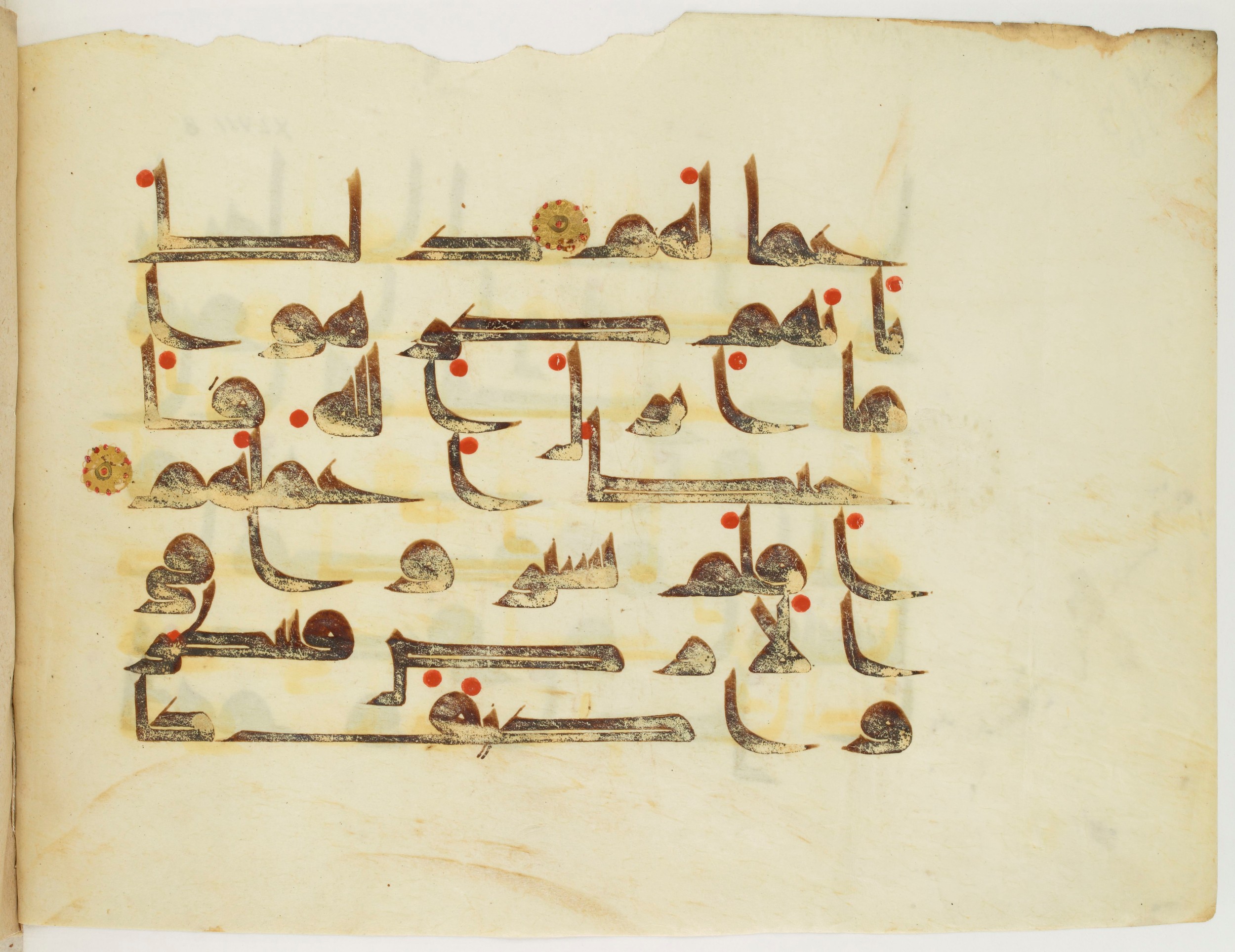 Paris, Bibliothèque nationale de France, Arabe 325 (j) (Scan 2), in Kūfī D.III script, showing Surah 47:8 from Mid 8th to Late 9th Century AD found in Fustat (Old Cairo), Egypt, currently housed at Bibliothèque nationale de France, Paris