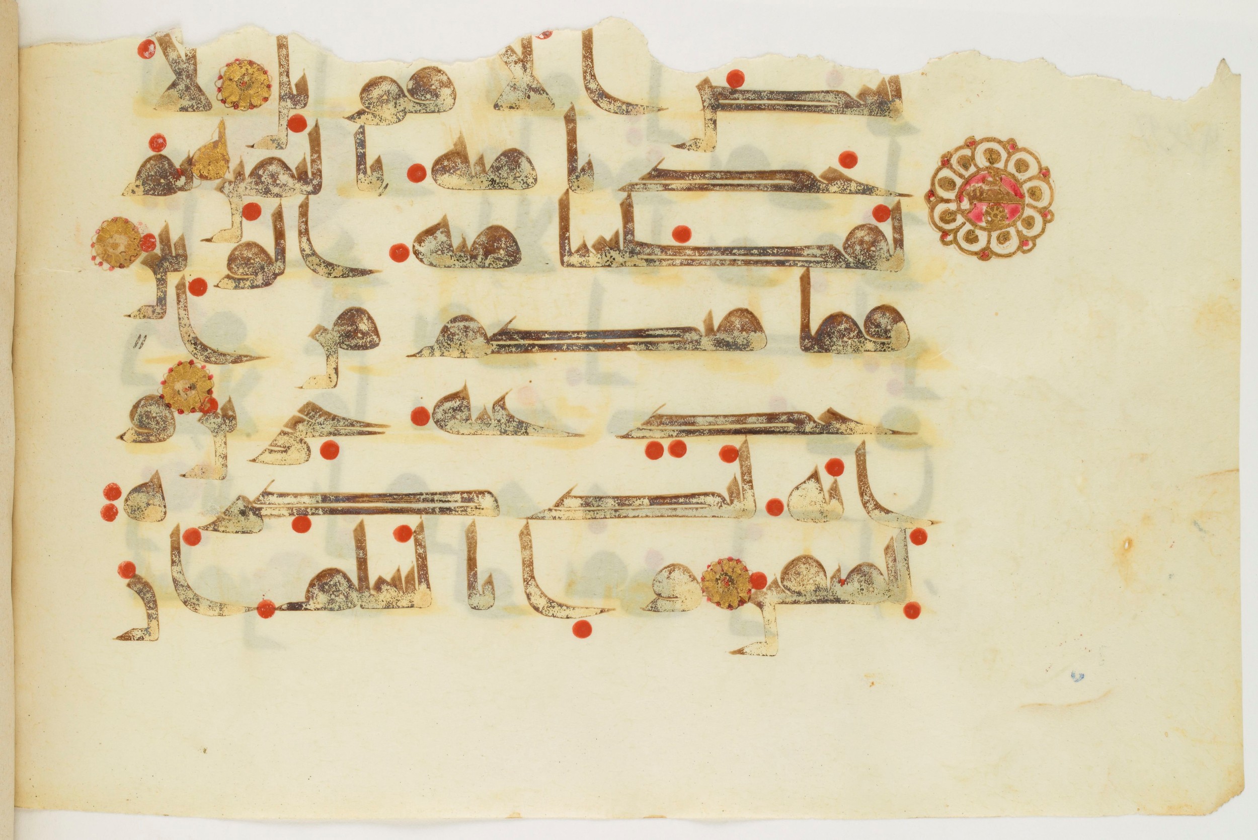 Paris, Bibliothèque nationale de France, Arabe 325 (j) (Scan 1), in Kūfī D.III script, showing Surah 69:49 from Mid 8th to Late 9th Century AD found in Fustat (Old Cairo), Egypt, currently housed at Bibliothèque nationale de France, Paris