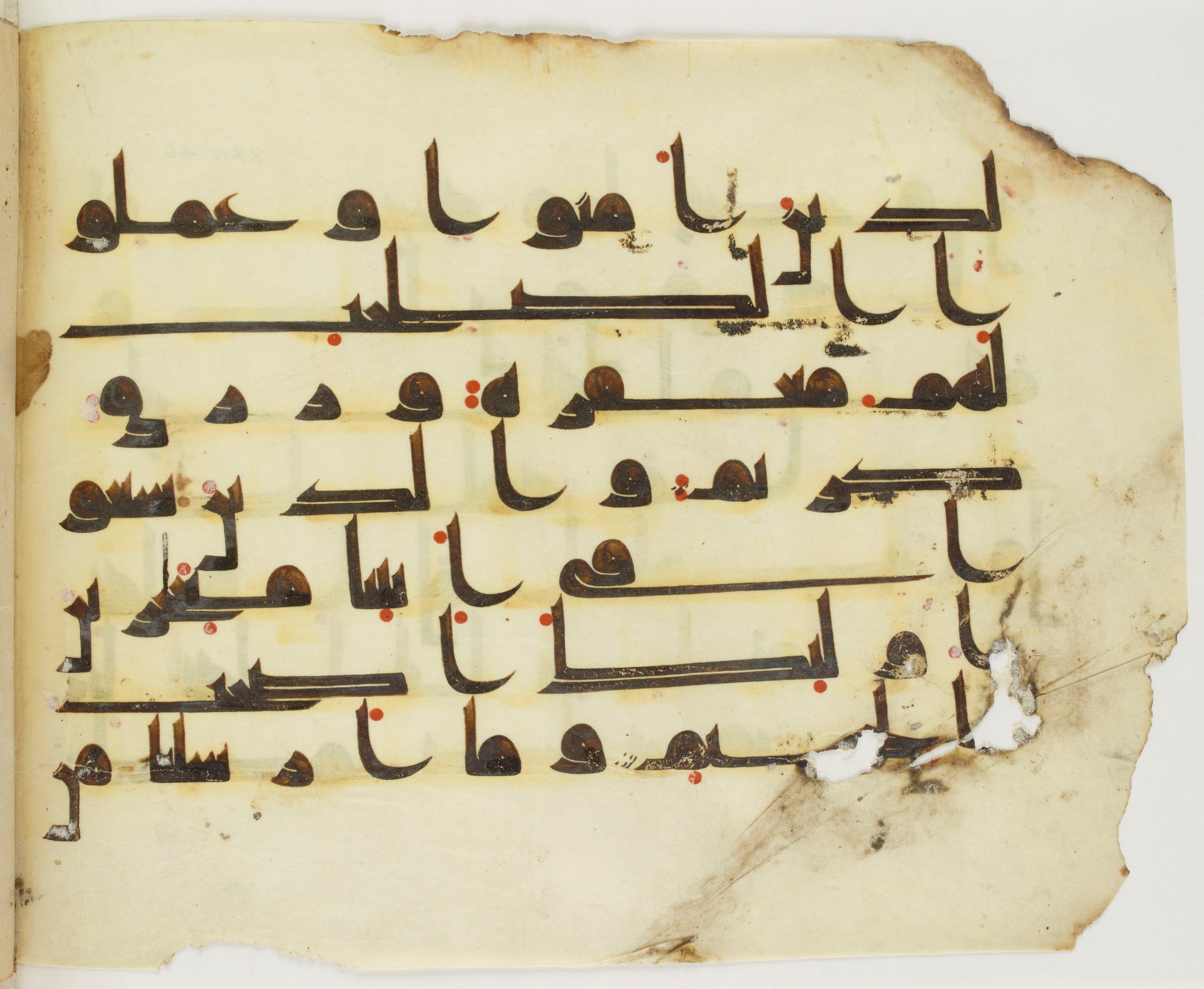 Paris, Bibliothèque nationale de France, Arabe 325 (k), in Kufic D.I script, showing Surah 22:51 from Mid 8th to Late 9th Century AD found in Fustat (Old Cairo), Egypt, currently housed at Bibliothèque nationale de France, Paris