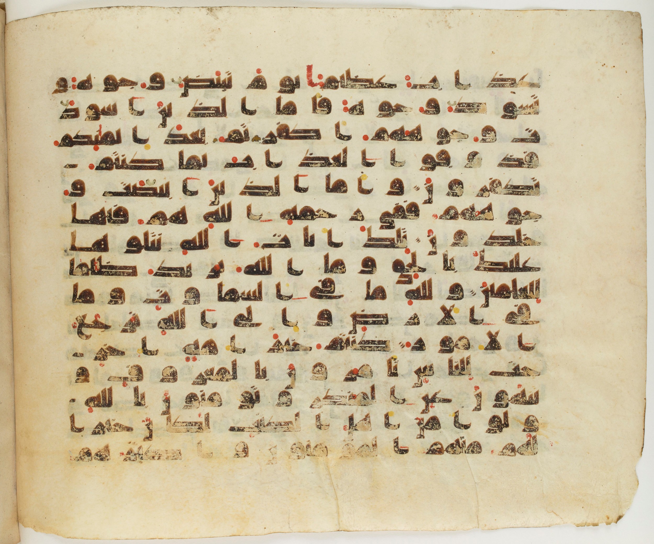 Paris, Bibliothèque nationale de France, Arabe 337 (c) (Scan 1), in Kufic D.IV script, showing Surah 3:110 from Mid 8th to Late 10th Century AD found in Fustat (Old Cairo), Egypt, currently housed at Bibliothèque nationale de France, Paris