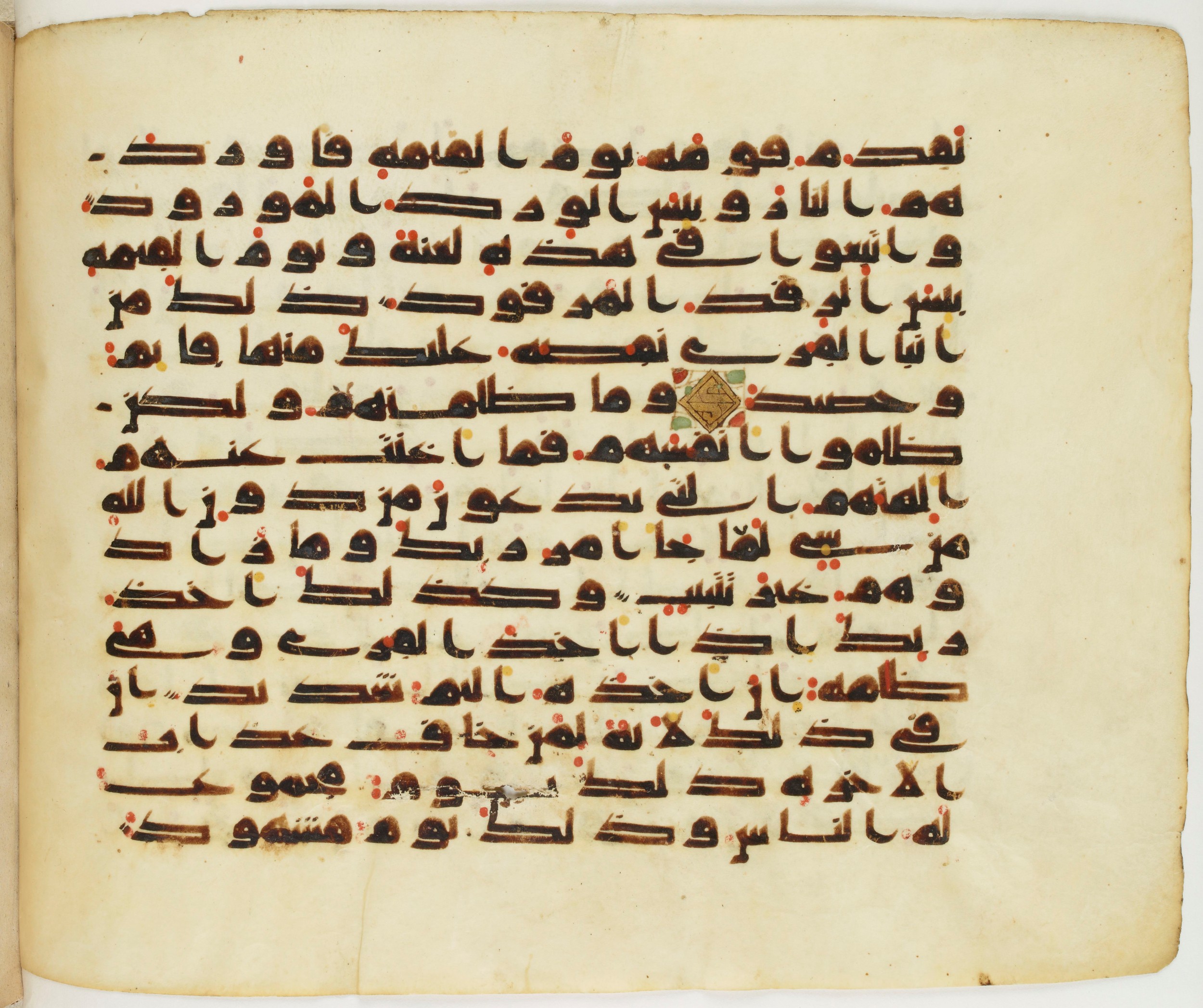 Paris, Bibliothèque nationale de France, Arabe 337 (c), in Kufic D.IV script, showing Surah 11:98 from Mid 8th to Late 10th Century AD found in Fustat (Old Cairo), Egypt, currently housed at Bibliothèque nationale de France, Paris