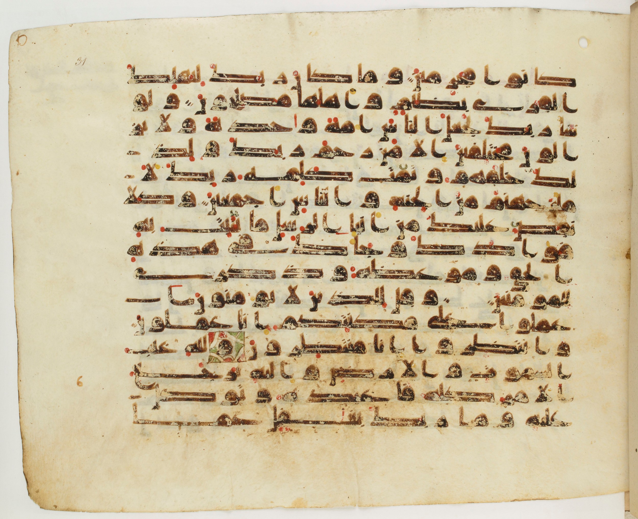 Paris, Bibliothèque nationale de France, Arabe 337 (c), in Kufic D.IV script, showing Surah 11:121 from Mid 8th to Late 10th Century AD found in Fustat (Old Cairo), Egypt, currently housed at Bibliothèque nationale de France, Paris