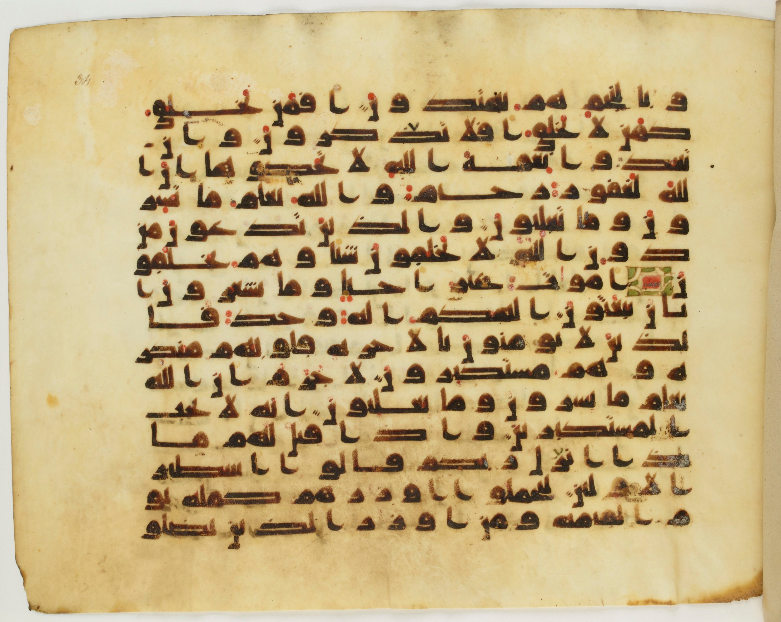 Paris, Bibliothèque nationale de France, Arabe 337 (c), in Kufic D.IV script, showing Surah 16:21 from Mid 8th to Late 10th Century AD found in Fustat (Old Cairo), Egypt, currently housed at Bibliothèque nationale de France, Paris