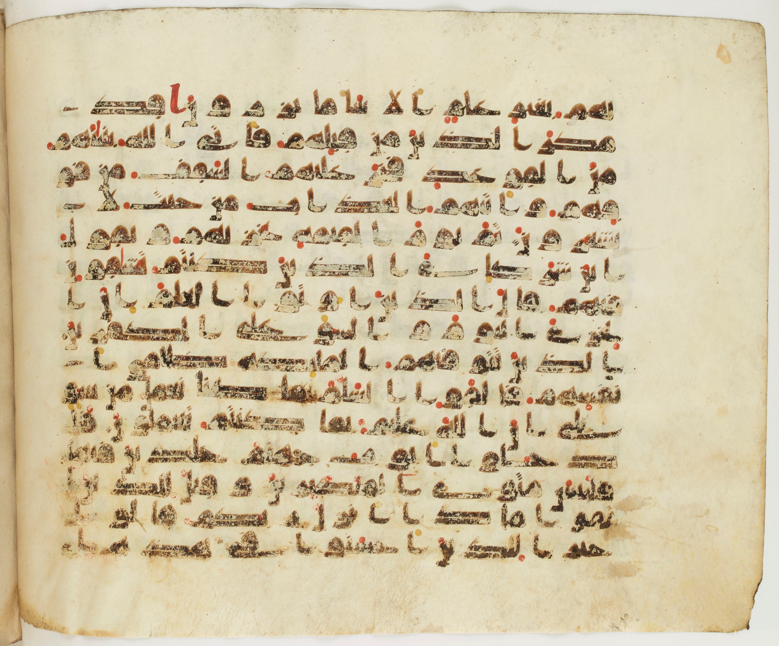 Paris, Bibliothèque nationale de France, Arabe 337 (c), in Kufic D.IV script, showing Surah 16:28 from Mid 8th to Late 10th Century AD found in Fustat (Old Cairo), Egypt, currently housed at Bibliothèque nationale de France, Paris