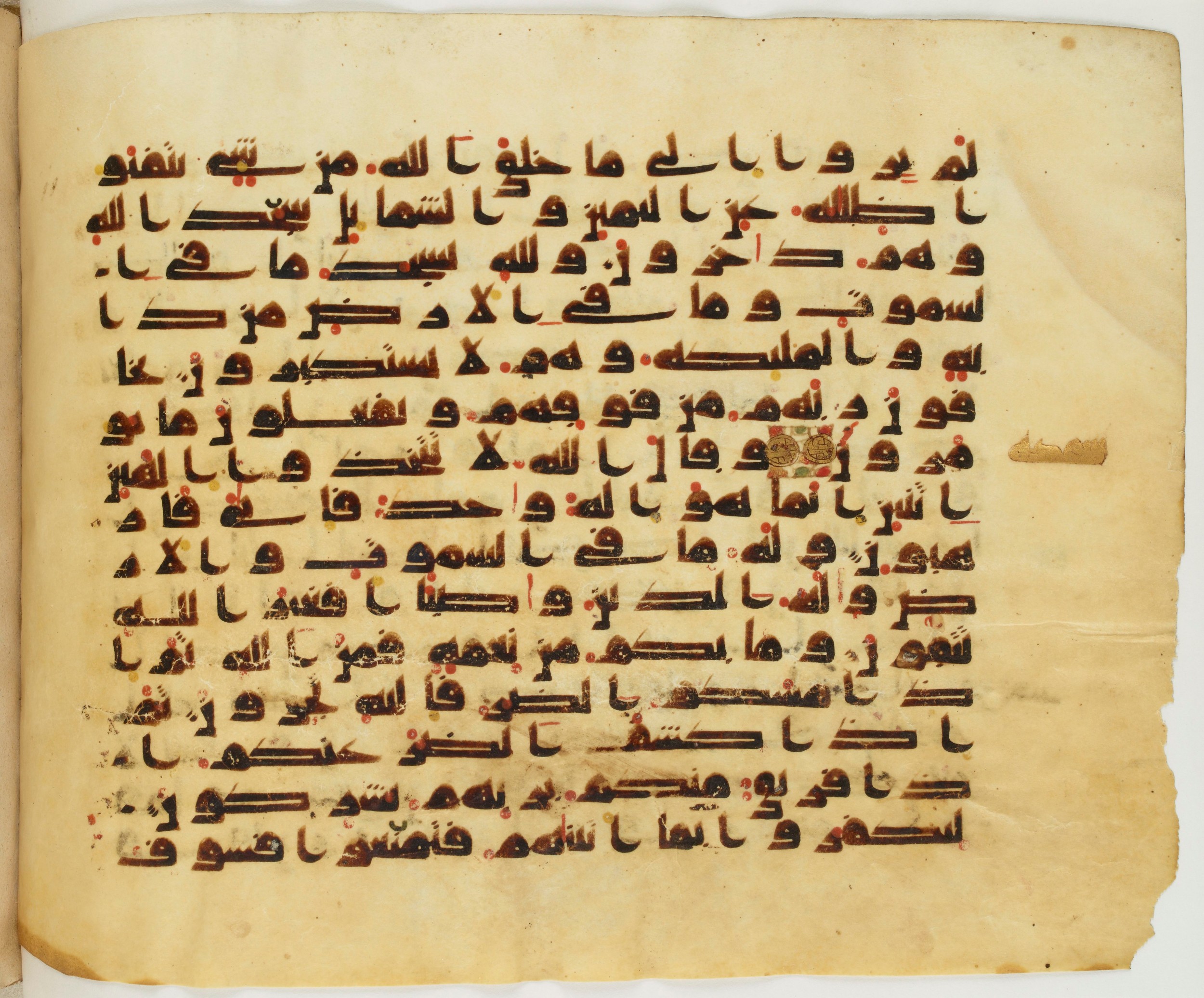 Paris, Bibliothèque nationale de France, Arabe 337 (c), in Kufic D.IV script, showing Surah 16:53 from Mid 8th to Late 10th Century AD found in Fustat (Old Cairo), Egypt, currently housed at Bibliothèque nationale de France, Paris
