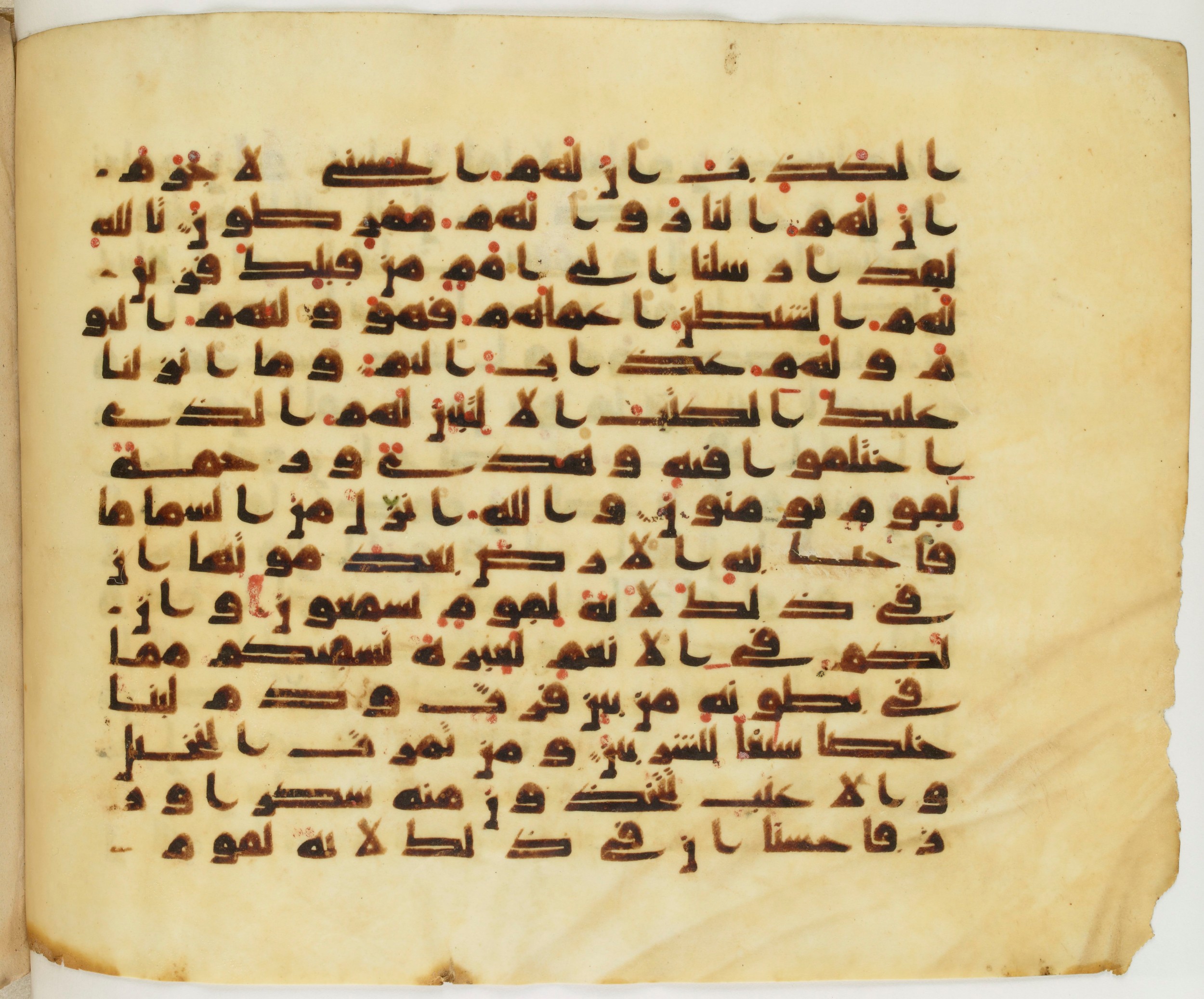 Paris, Bibliothèque nationale de France, Arabe 337 (c), in Kufic D.IV script, showing Surah 16:64 from Mid 8th to Late 10th Century AD found in Fustat (Old Cairo), Egypt, currently housed at Bibliothèque nationale de France, Paris