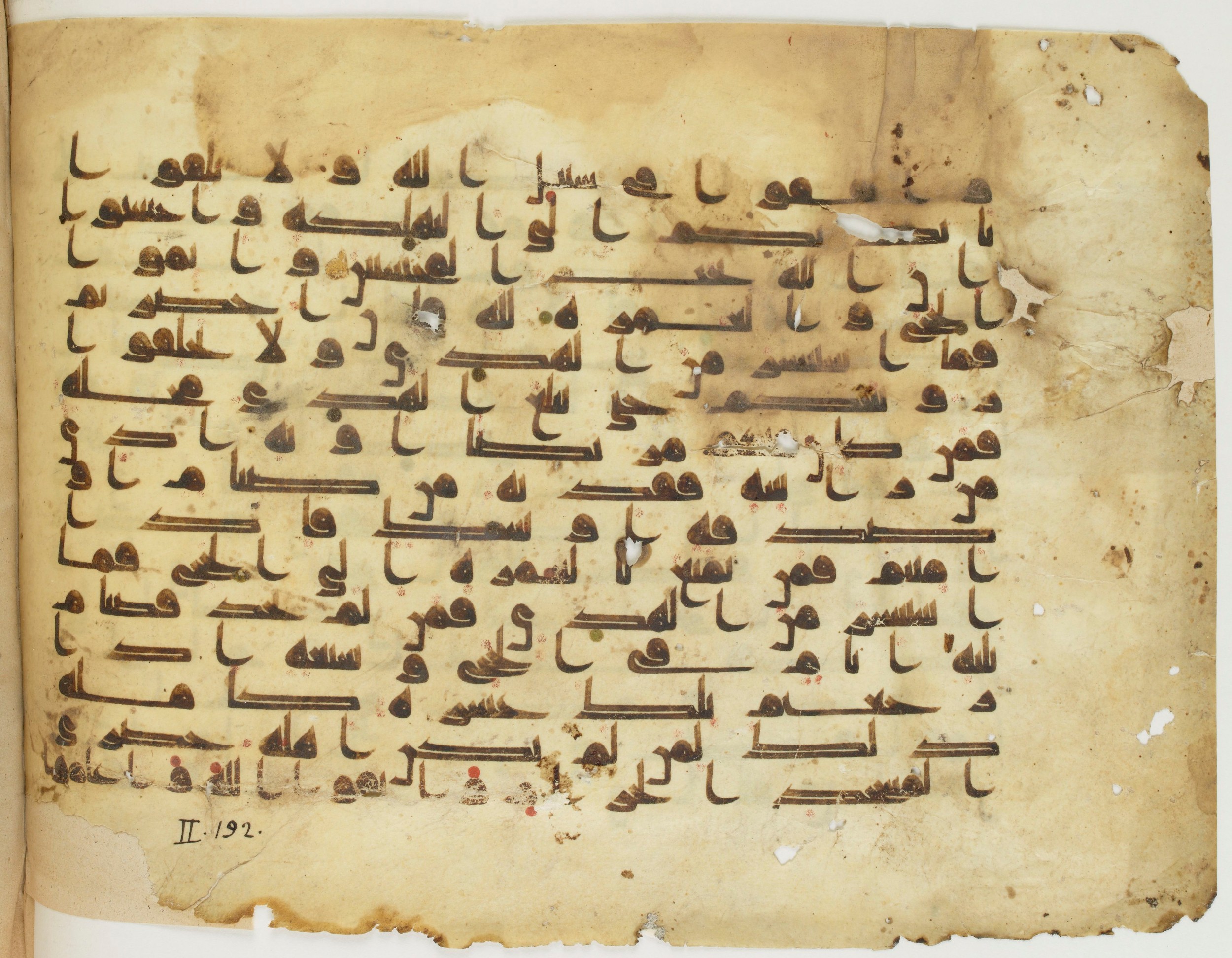 Paris, Bibliothèque nationale de France, Arabe 337 (d), in Kūfī D.I script, showing Surah 2:196 from 8th to 9th Century AD found in Fustat (Old Cairo), Egypt, currently housed at Bibliothèque nationale de France, Paris