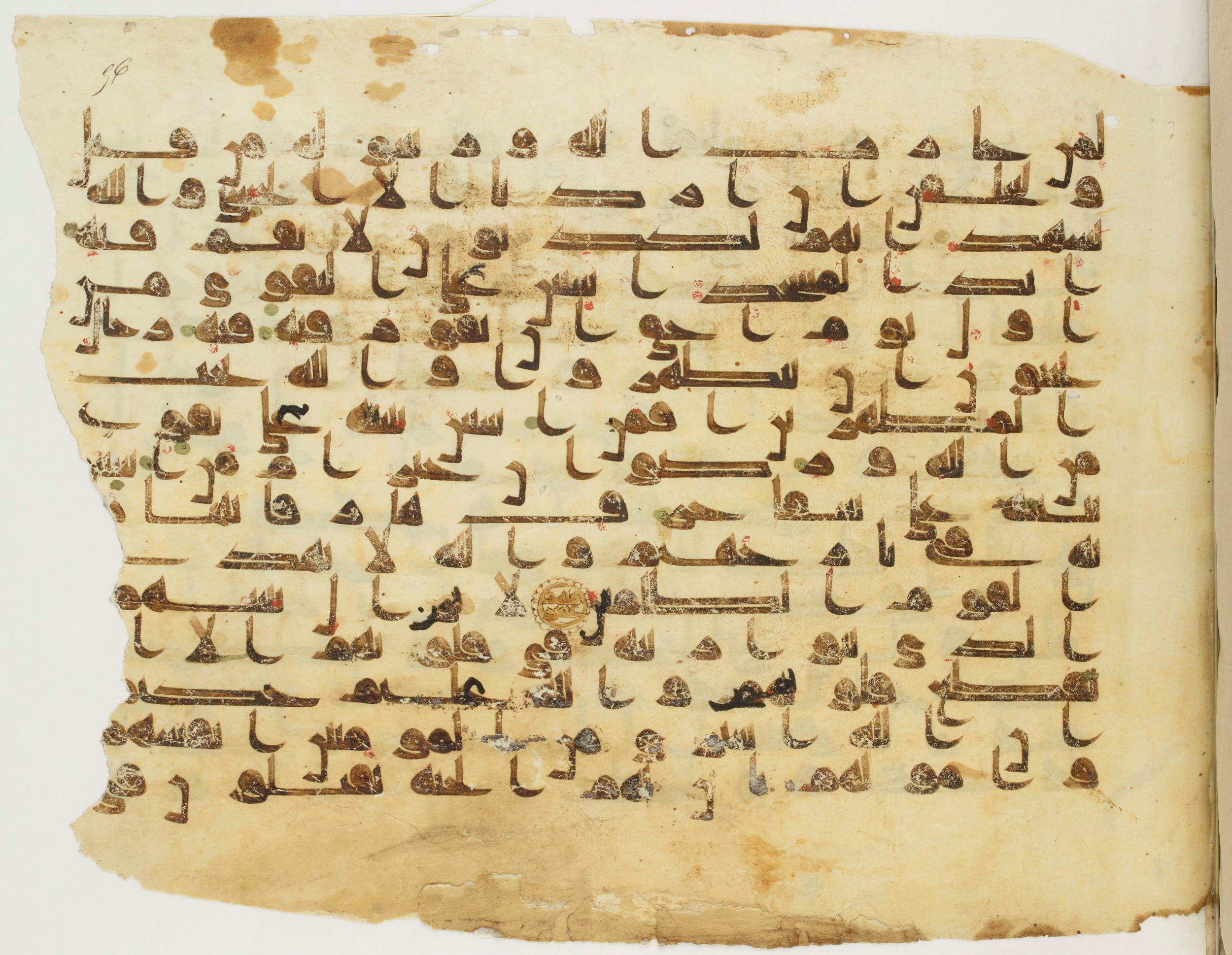 Paris, Bibliothèque nationale de France, Arabe 337 (d), in Kūfī D.I script, showing Surah 9:110 from 8th to 9th Century AD found in Fustat (Old Cairo), Egypt, currently housed at Bibliothèque nationale de France, Paris