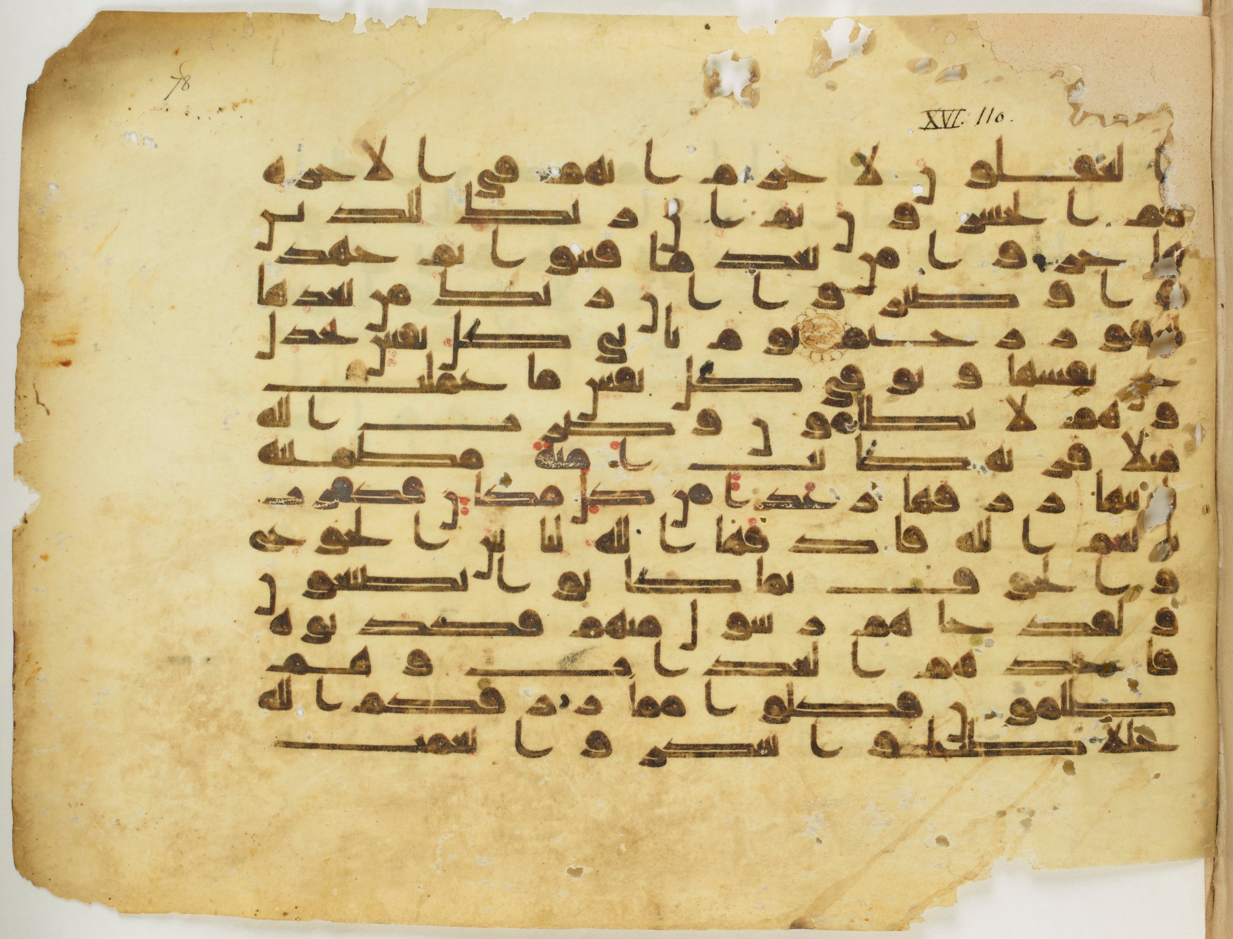 Paris, Bibliothèque nationale de France, Arabe 337 (d), in Kūfī D.I script, showing Surah 16:113 from 8th to 9th Century AD found in Fustat (Old Cairo), Egypt, currently housed at Bibliothèque nationale de France, Paris