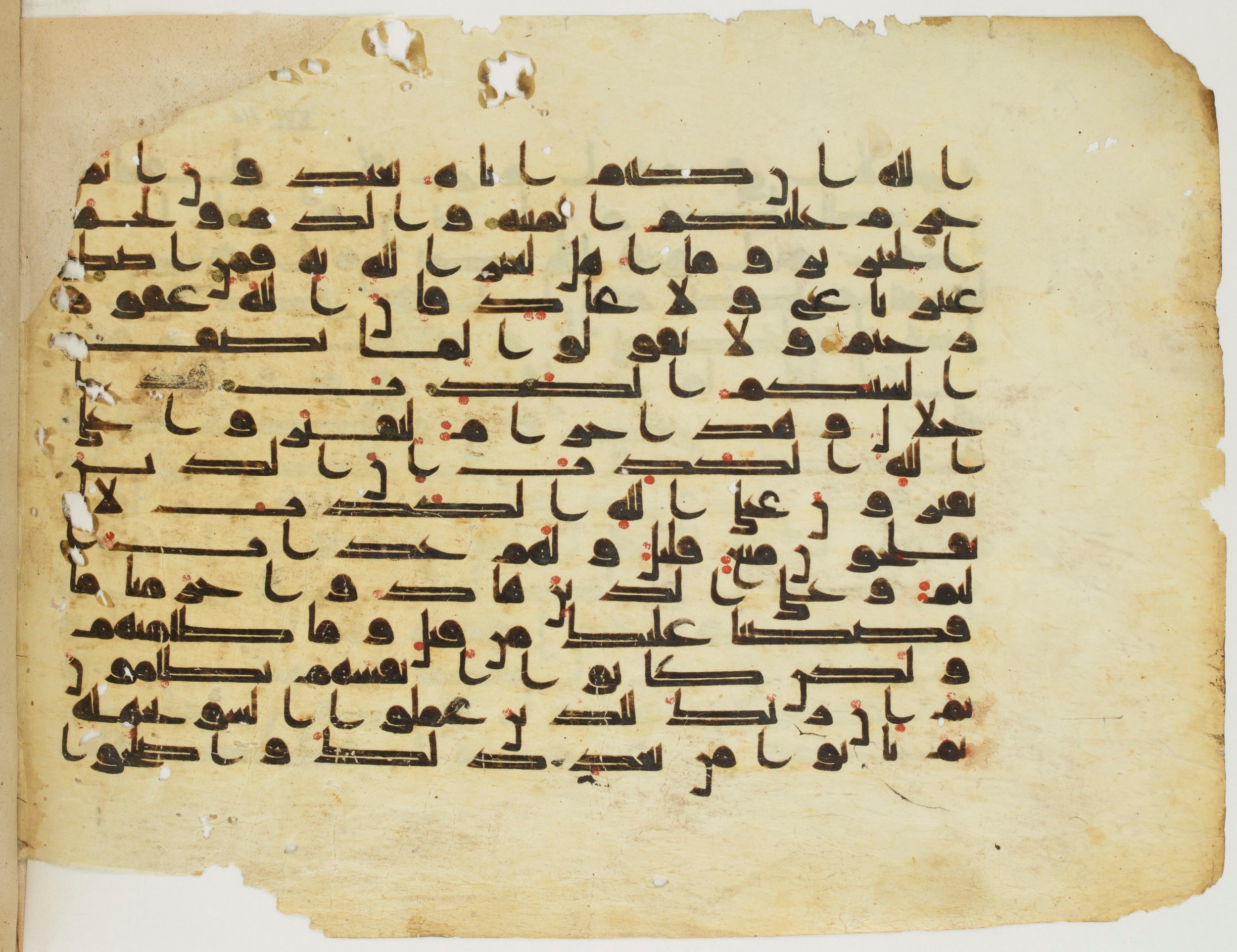 Paris, Bibliothèque nationale de France, Arabe 337 (d), in Kūfī D.I script, showing Surah 16:116 from 8th to 9th Century AD found in Fustat (Old Cairo), Egypt, currently housed at Bibliothèque nationale de France, Paris