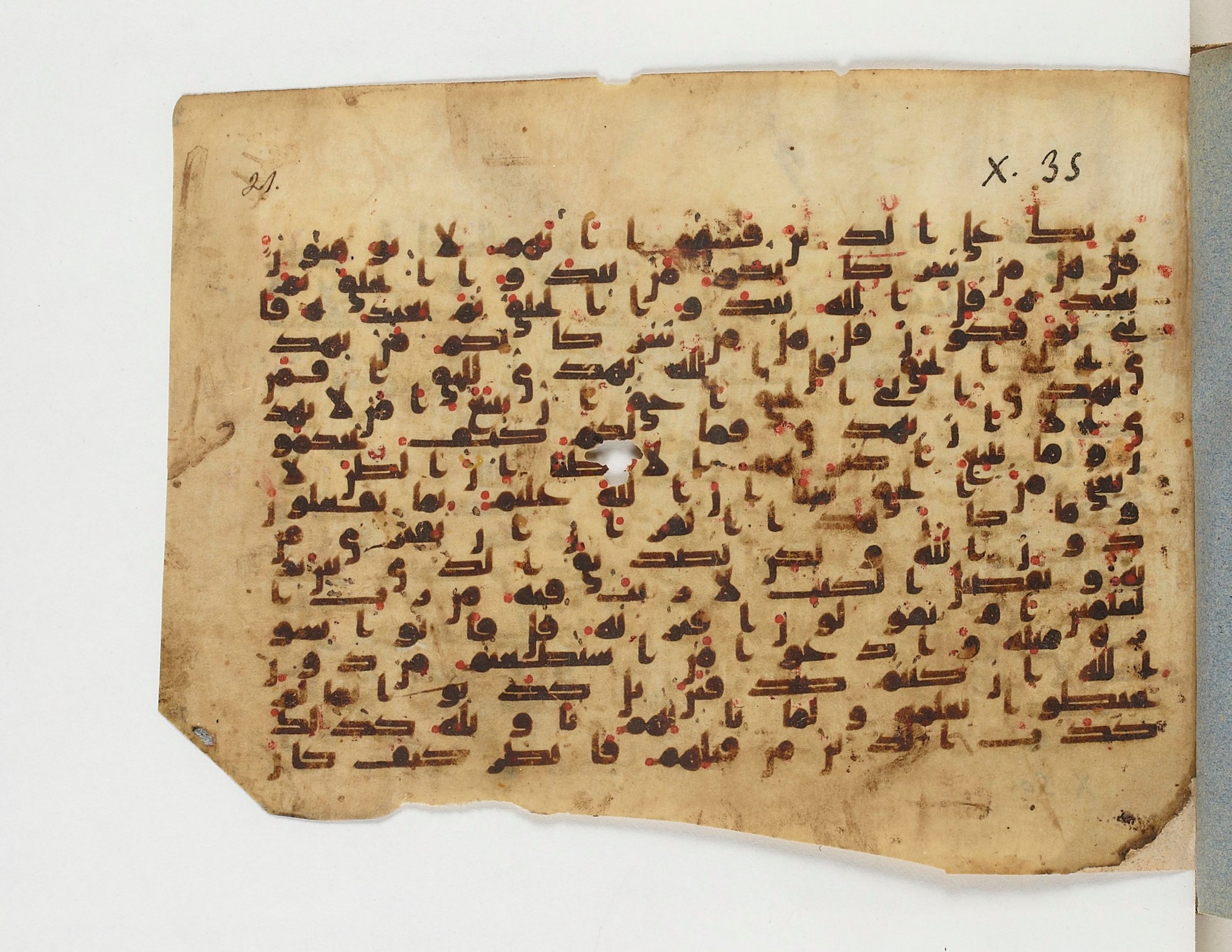 Paris, Bibliothèque nationale de France, Arabe 329 (d) (Scan 1), in kūfī B.II script, showing Surah 10:39 from Mid 8th to Late 9th Century AD found in al-Fusṭāṭ (Old Cairo), Egypt, currently housed at Bibliothèque nationale de France, Paris