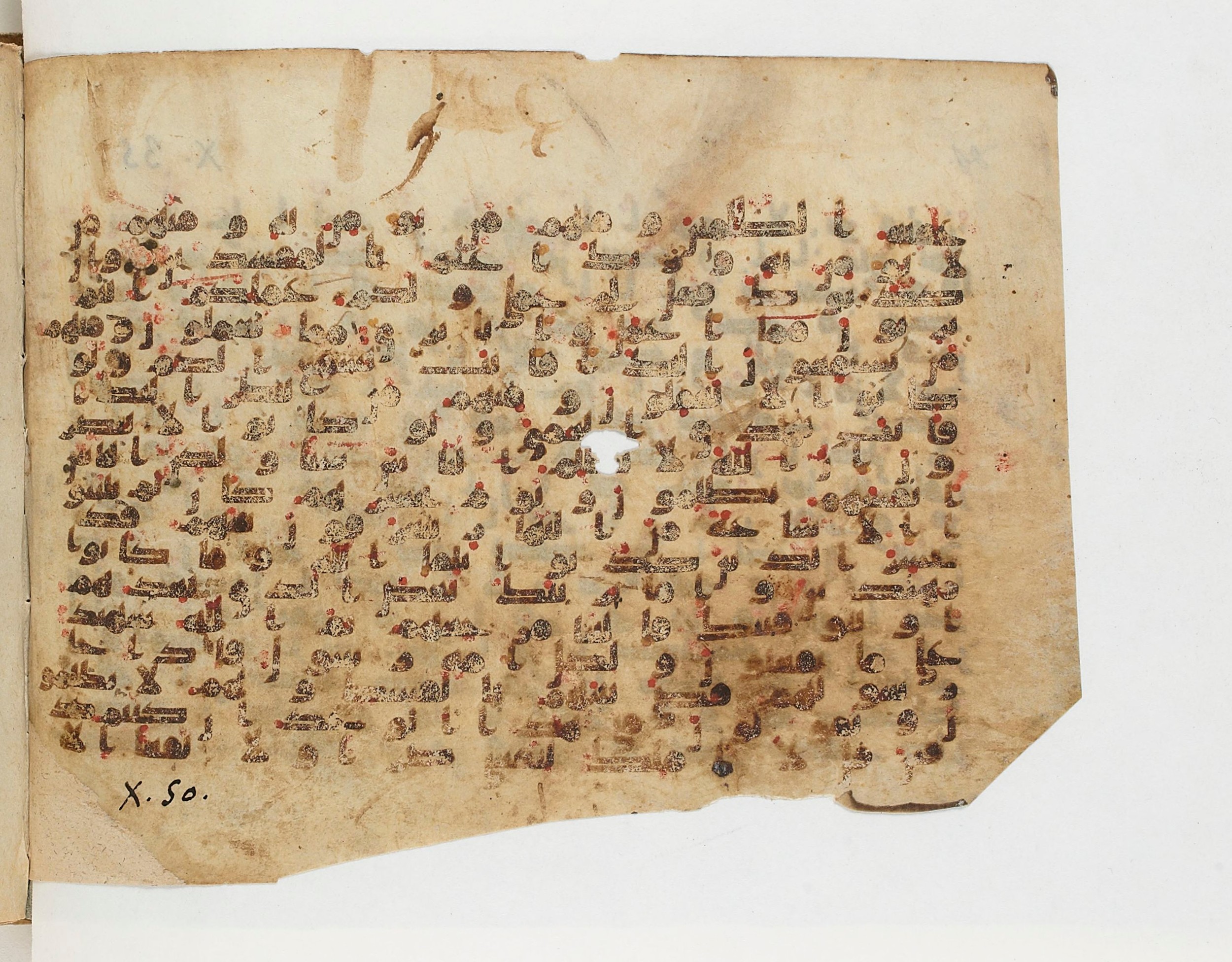 Paris, Bibliothèque nationale de France, Arabe 329 (d) (Scan 3), in kūfī B.II script, showing Surah 10:39 from Mid 8th to Late 9th Century AD found in al-Fusṭāṭ (Old Cairo), Egypt, currently housed at Bibliothèque nationale de France, Paris