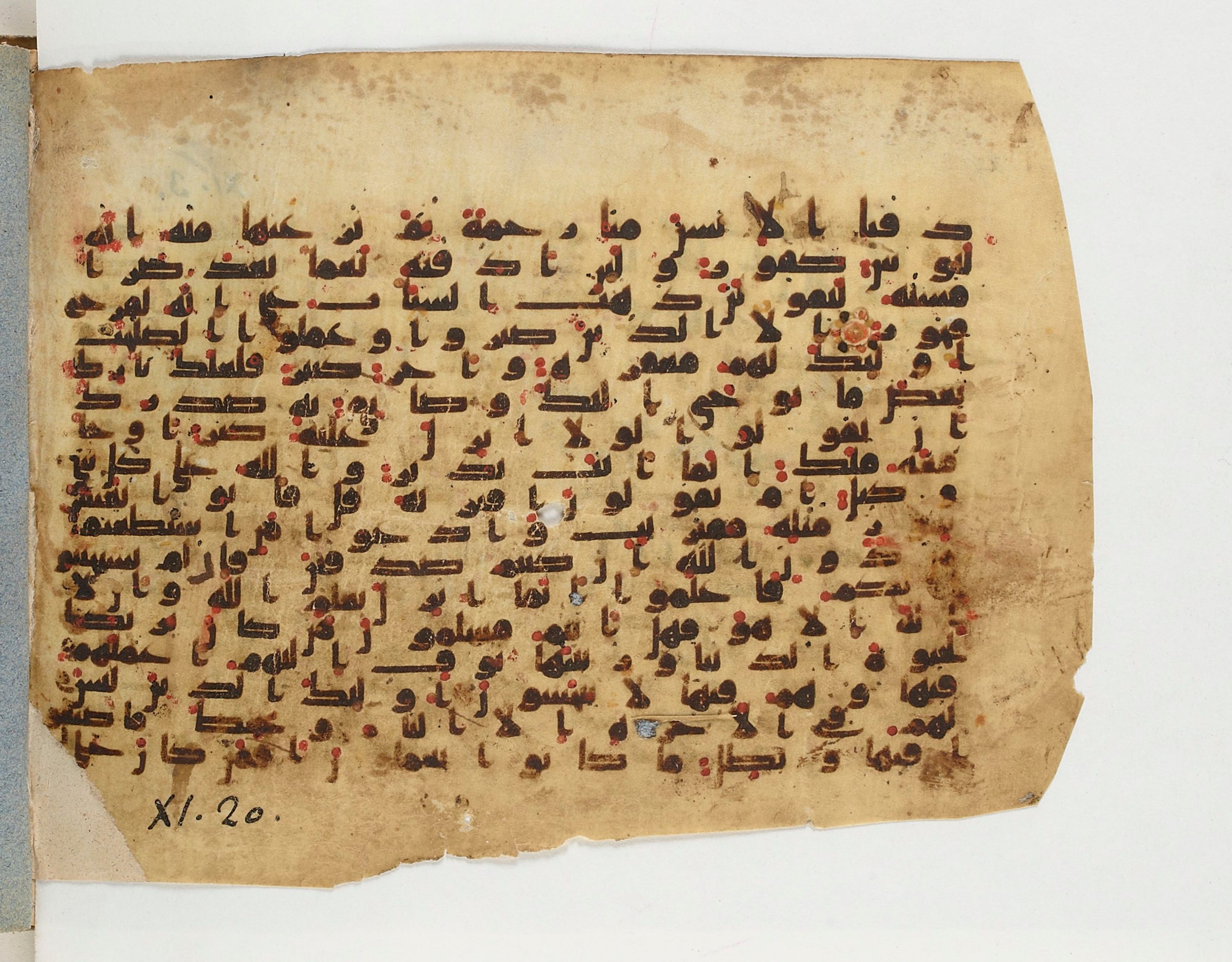 Paris, Bibliothèque nationale de France, Arabe 329 (d) (Scan 1), in kūfī B.II script, showing Surah 11:16 from Mid 8th to Late 9th Century AD found in al-Fusṭāṭ (Old Cairo), Egypt, currently housed at Bibliothèque nationale de France, Paris