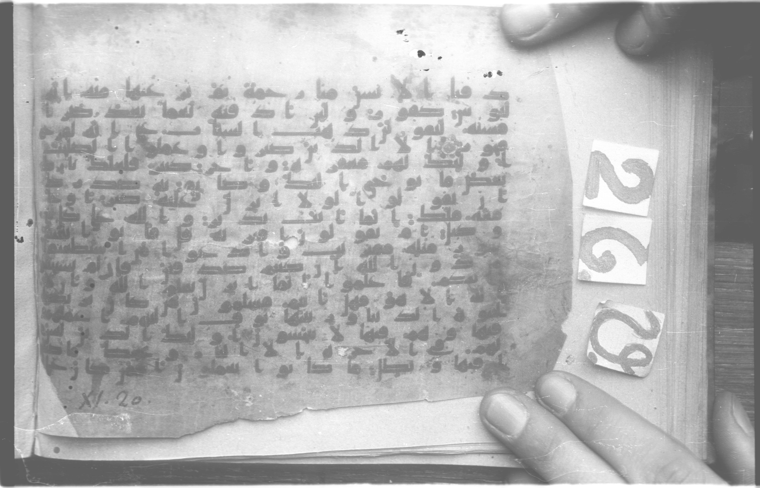 Paris, Bibliothèque nationale de France, Arabe 329 (d) (Scan 2), in kūfī B.II script, showing Surah 11:16 from Mid 8th to Late 9th Century AD found in al-Fusṭāṭ (Old Cairo), Egypt, currently housed at Bibliothèque nationale de France, Paris