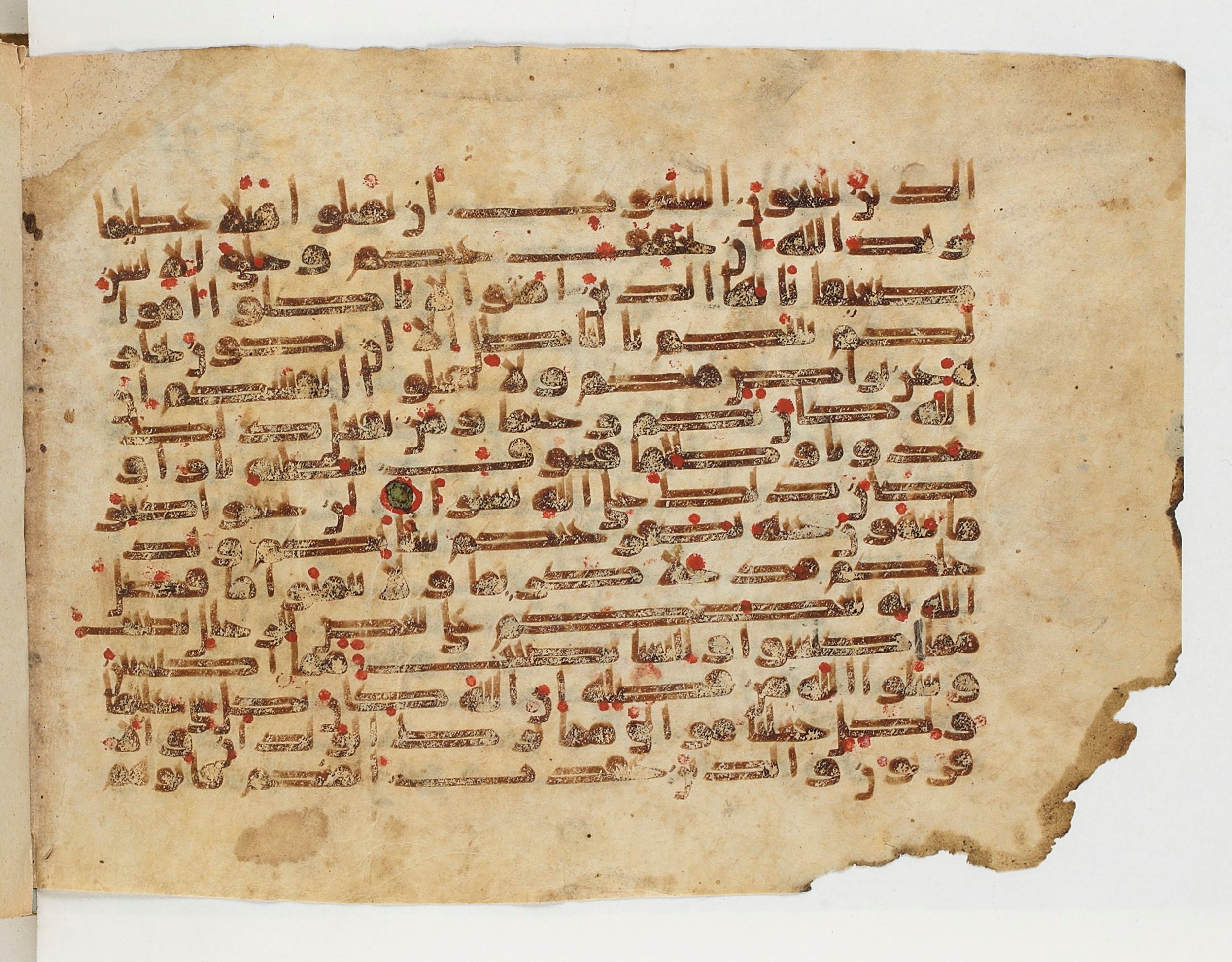 Paris, Bibliothèque nationale de France, Arabe 329 (e) (Scan 1), in Kufic E.I script, showing Surah 4:33 from 9th to 10th Century AD found in Fustat (Old Cairo), Egypt, currently housed at Bibliothèque nationale de France, Paris