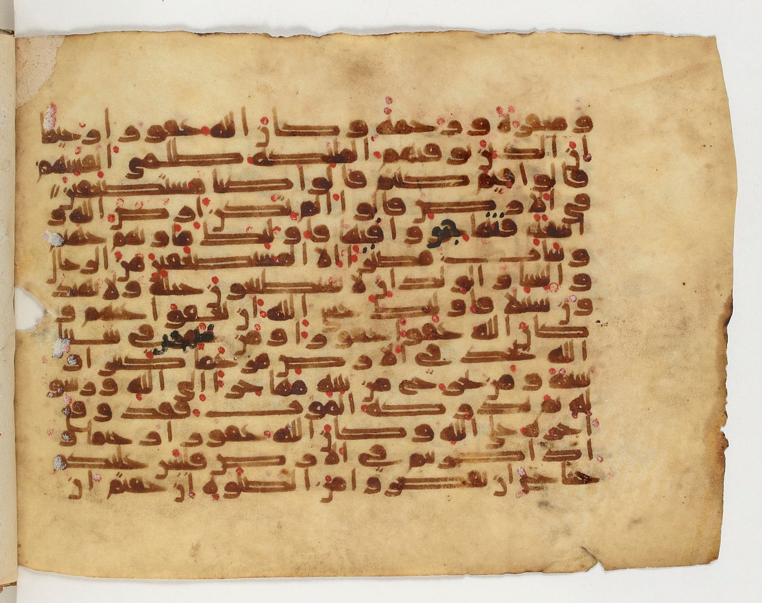 Paris, Bibliothèque nationale de France, Arabe 329 (e), in Kufic E.I script, showing Surah 4:97 from 9th to 10th Century AD found in Fustat (Old Cairo), Egypt, currently housed at Bibliothèque nationale de France, Paris