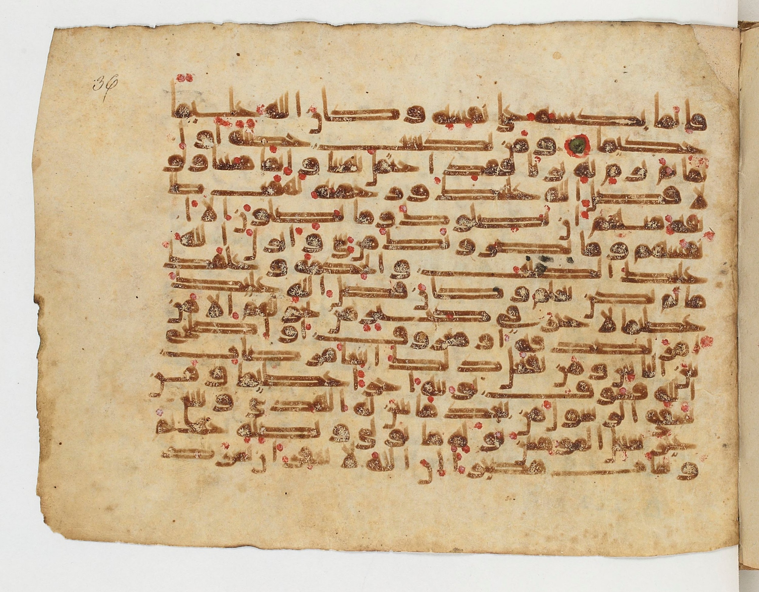 Paris, Bibliothèque nationale de France, Arabe 329 (e) (Scan 1), in Kufic E.I script, showing Surah 4:116 from 9th to 10th Century AD found in Fustat (Old Cairo), Egypt, currently housed at Bibliothèque nationale de France, Paris