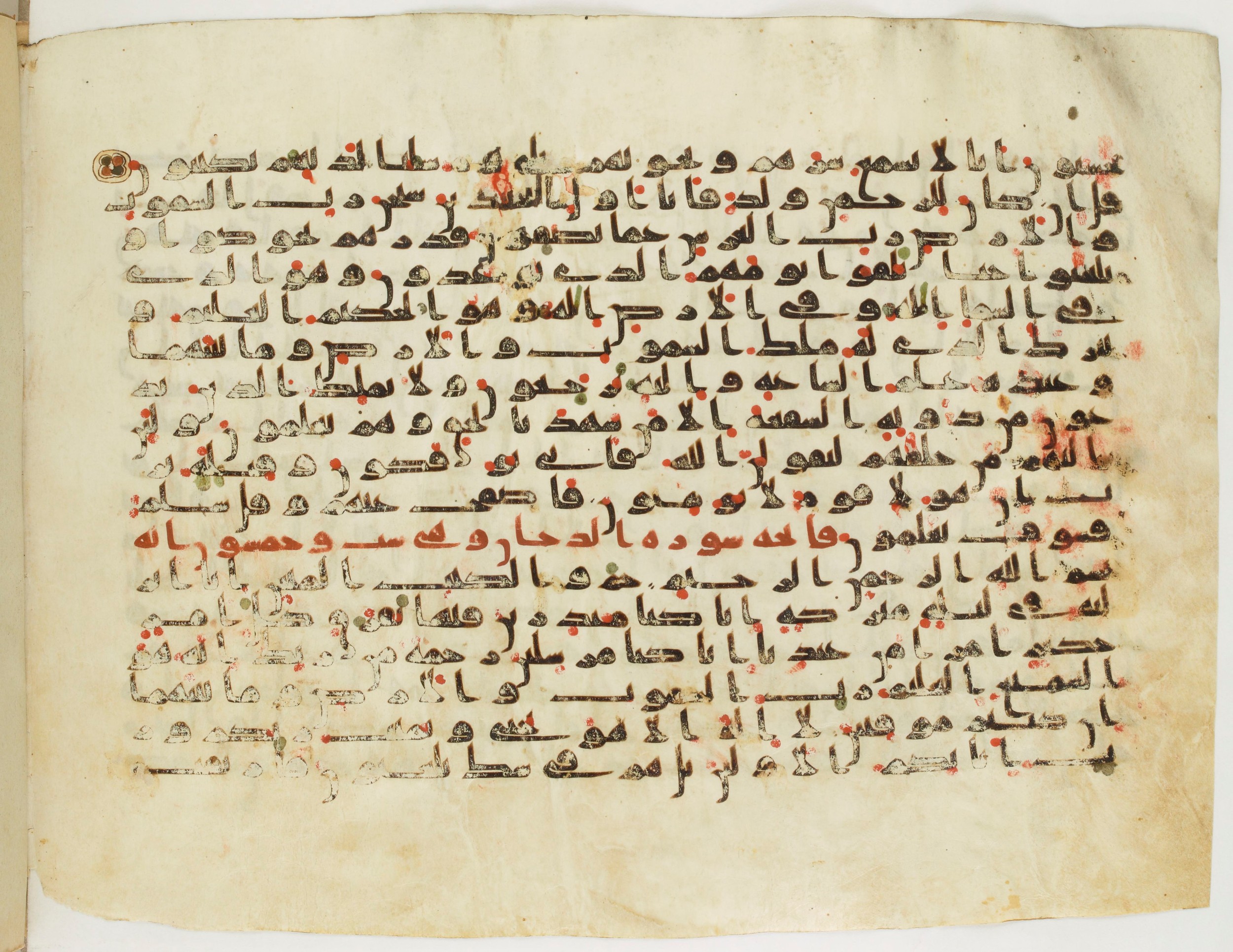 BnF Arabe 333 (d), in Early Kufic (C.III) script, showing Surah 44:2 from Late 8th to 9th Century AD found in Fustat (Old Cairo), Egypt, currently housed at Bibliothèque nationale de France, Paris