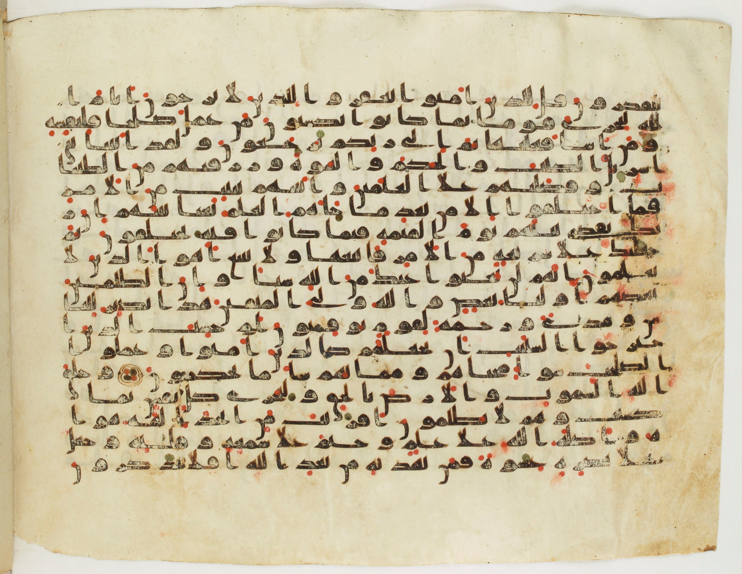 BnF Arabe 333 (d) (Scan 2), in Early Kufic (C.III) script, showing Surah 45:13 from Late 8th to 9th Century AD found in Fustat (Old Cairo), Egypt, currently housed at Bibliothèque nationale de France, Paris