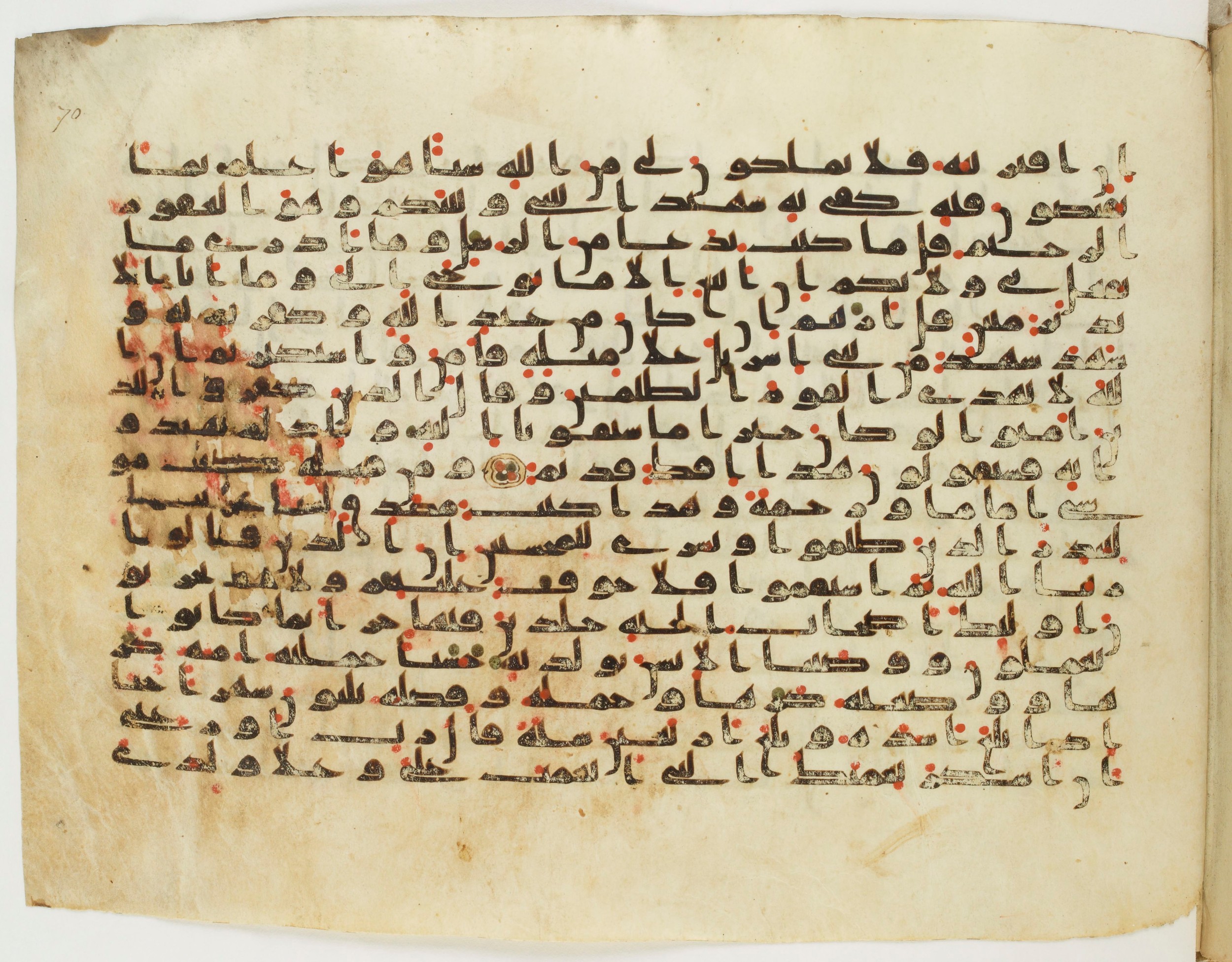 BnF Arabe 333 (d), in Early Kufic (C.III) script, showing Surah 46:13 from Late 8th to 9th Century AD found in Fustat (Old Cairo), Egypt, currently housed at Bibliothèque nationale de France, Paris